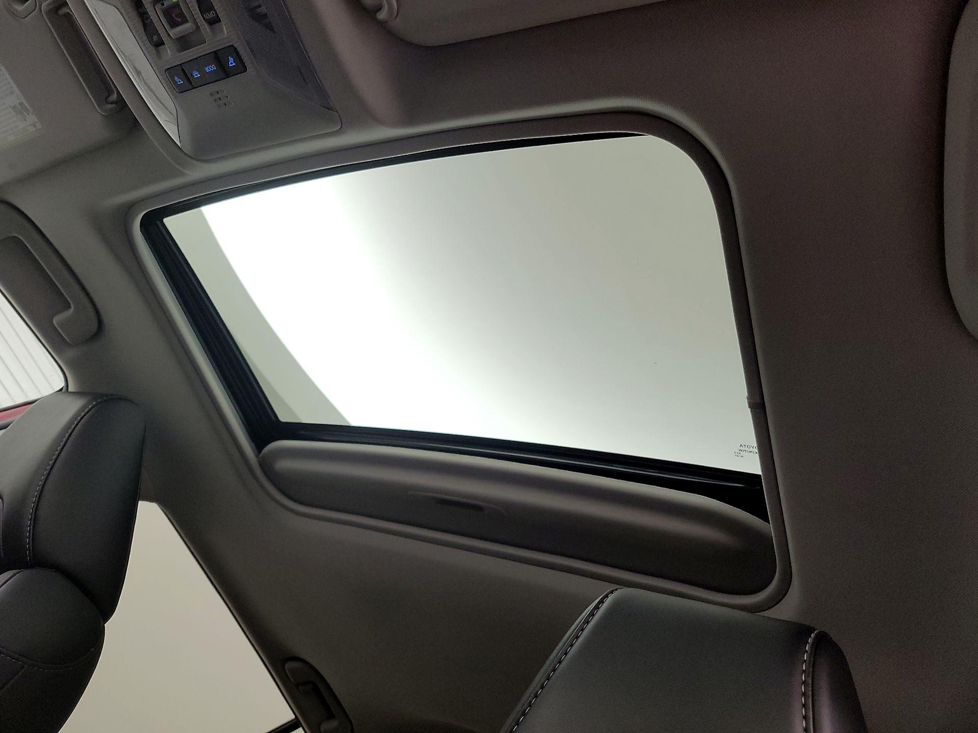 Thumbnail: 2022 Toyota RAV4 - 19