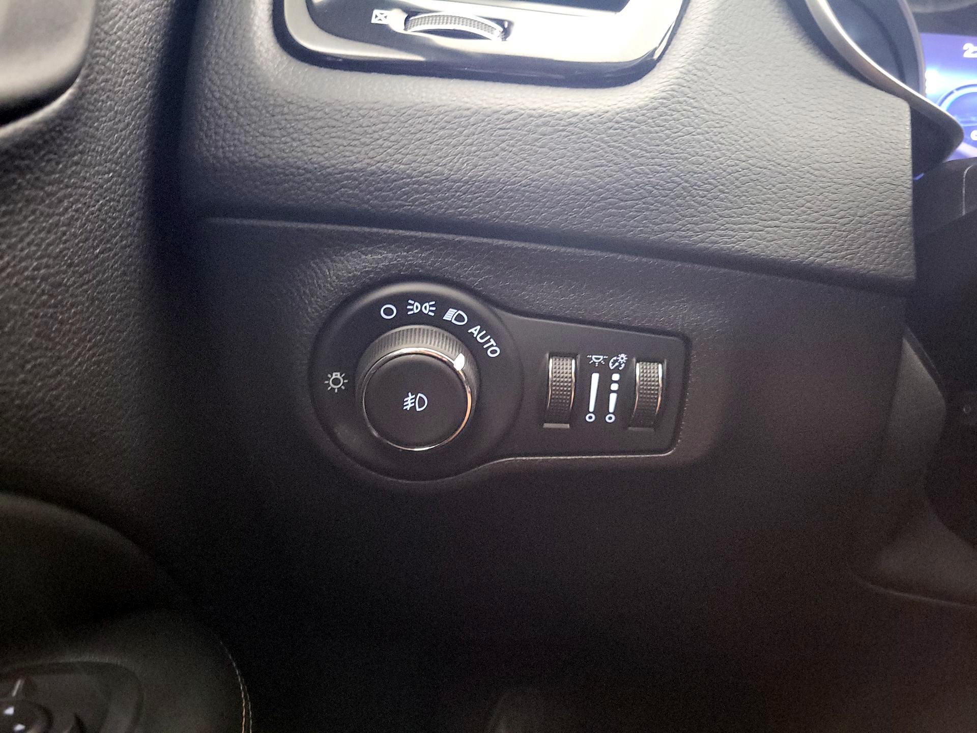 Thumbnail: 2021 Jeep Compass - 13