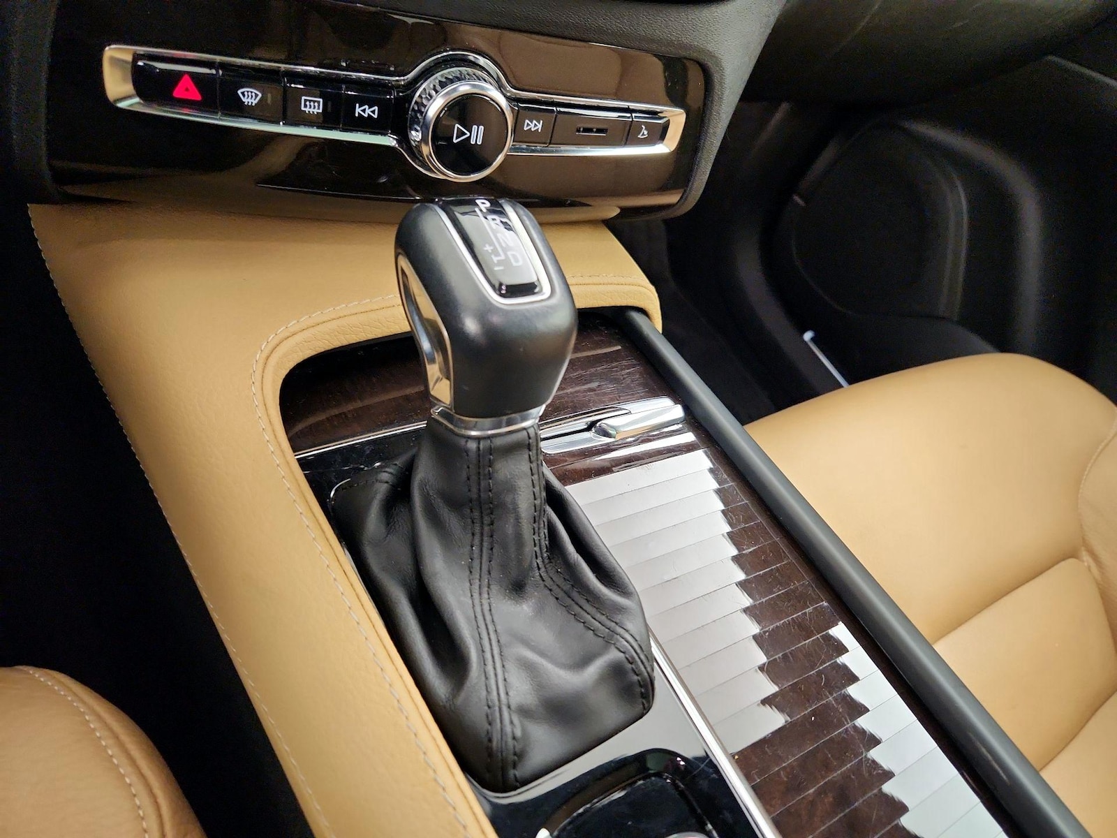2018 Volvo XC90 Momentum - Photo 19