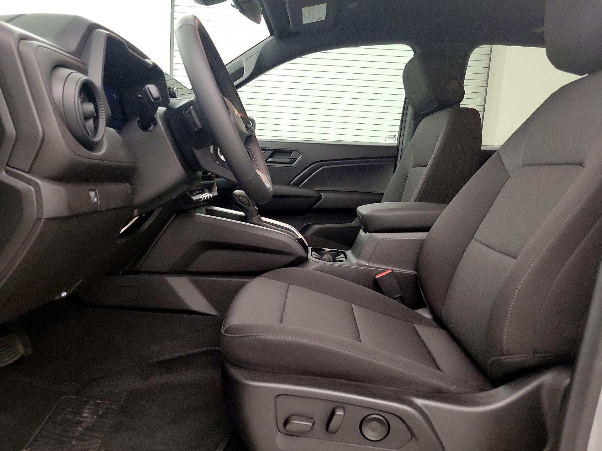 Thumbnail: 2025 Chevrolet Colorado - 11