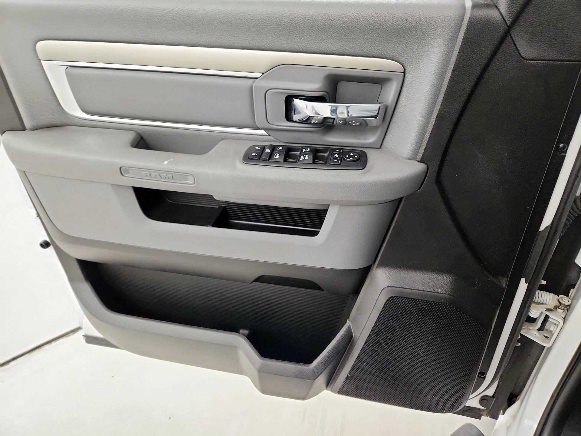 Thumbnail: 2019 RAM 1500 Classic - 12