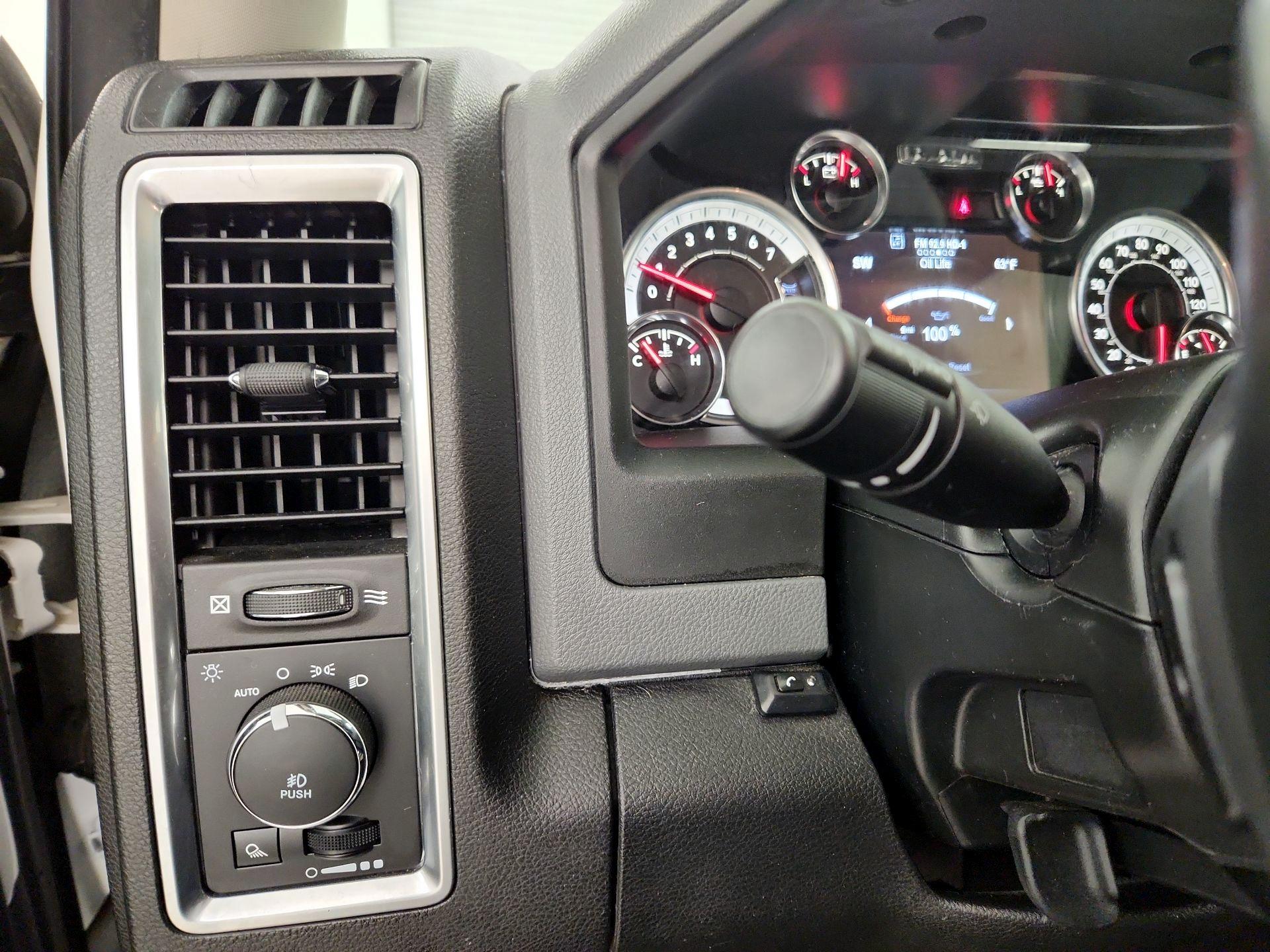 Thumbnail: 2019 RAM 1500 Classic - 13