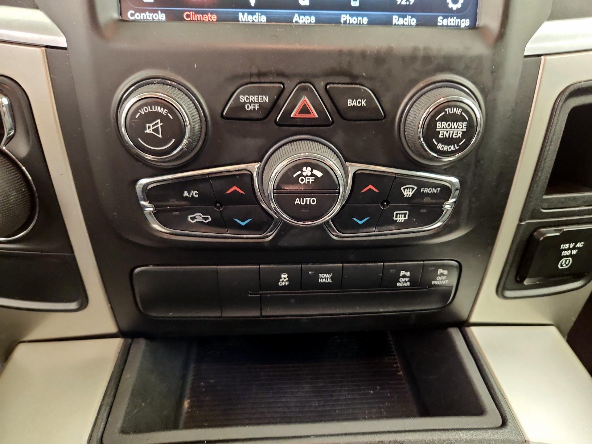 Thumbnail: 2019 RAM 1500 Classic - 16