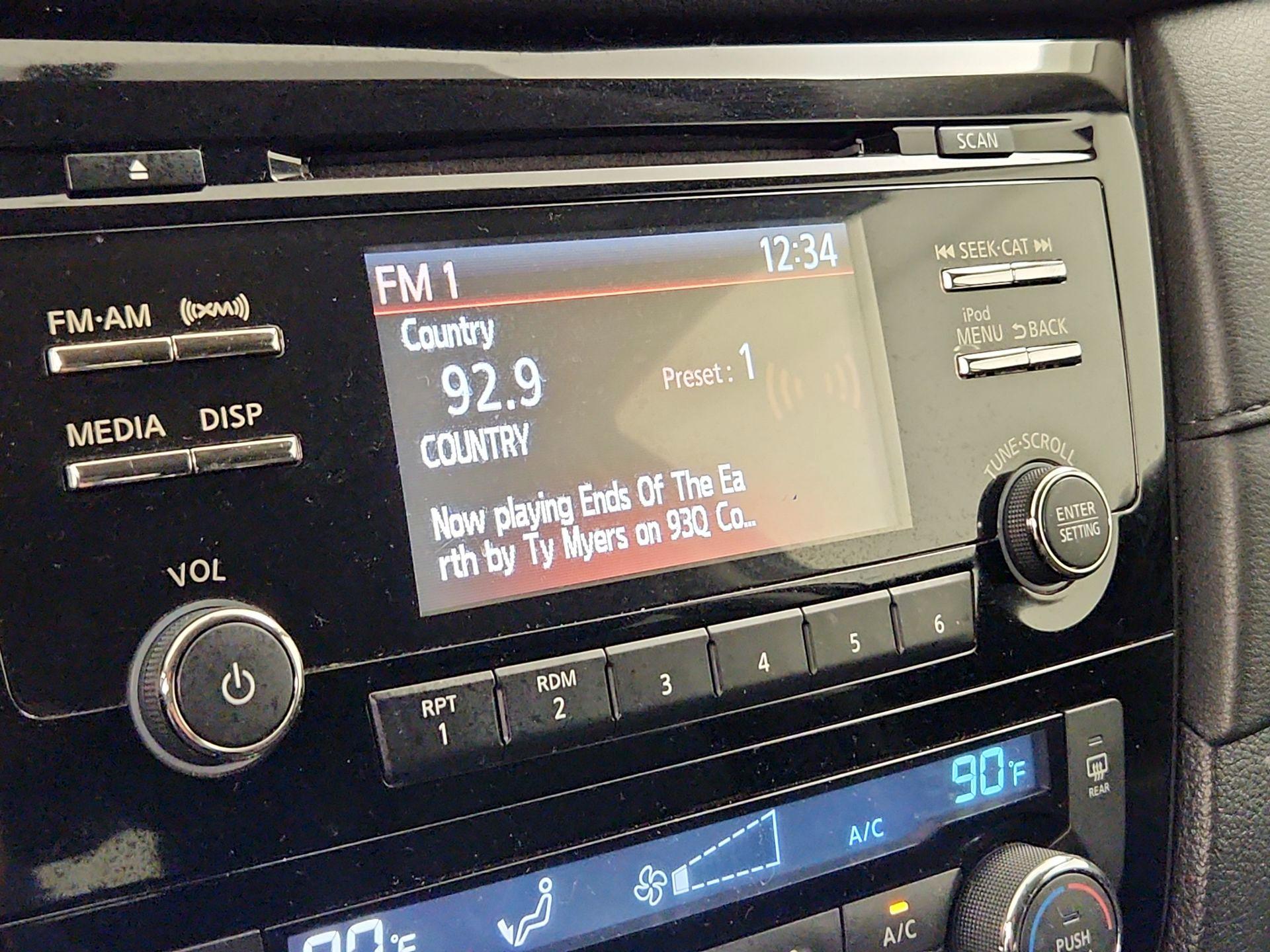 Thumbnail: 2017 Nissan Rogue - 15