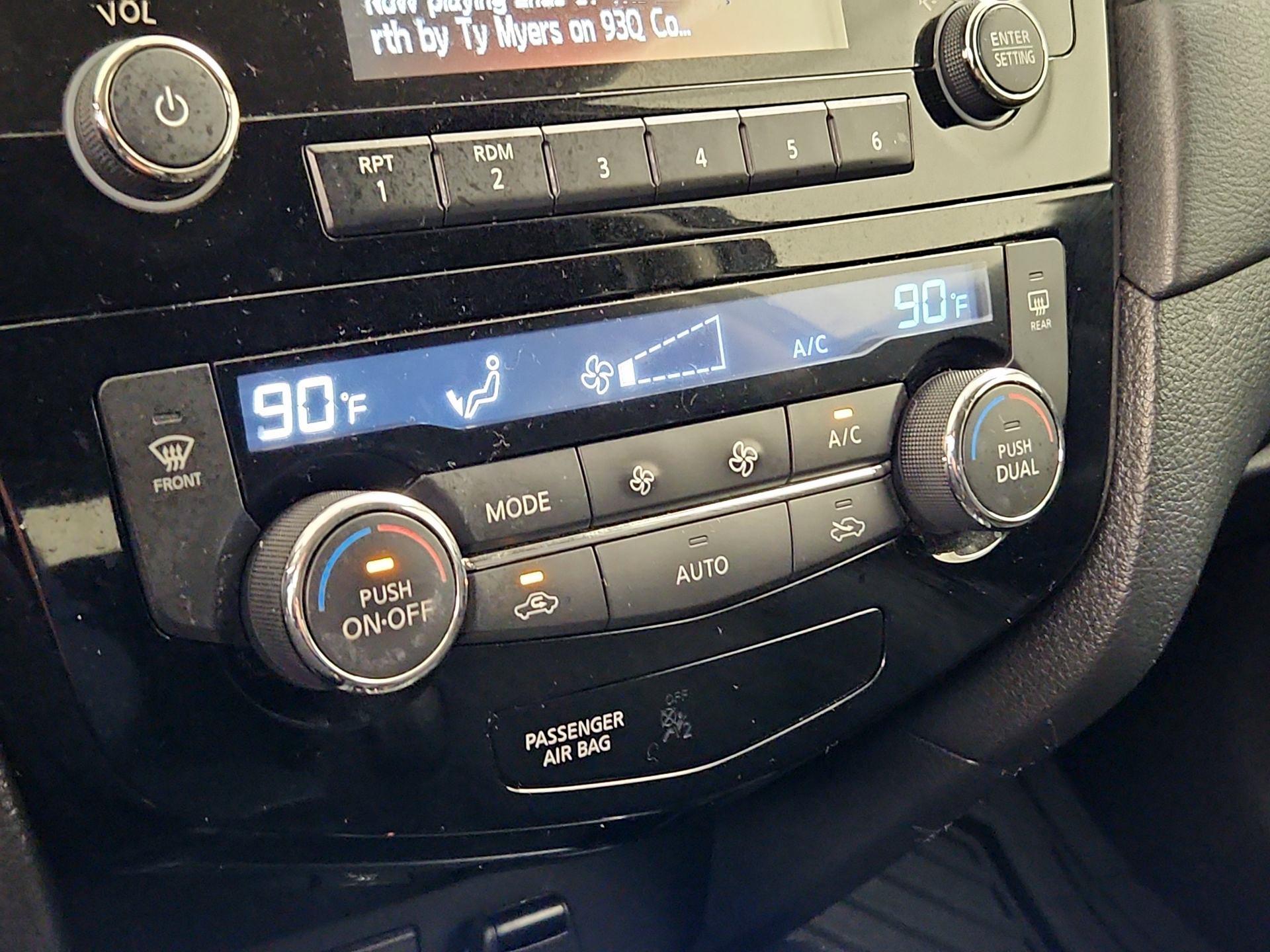 Thumbnail: 2017 Nissan Rogue - 16