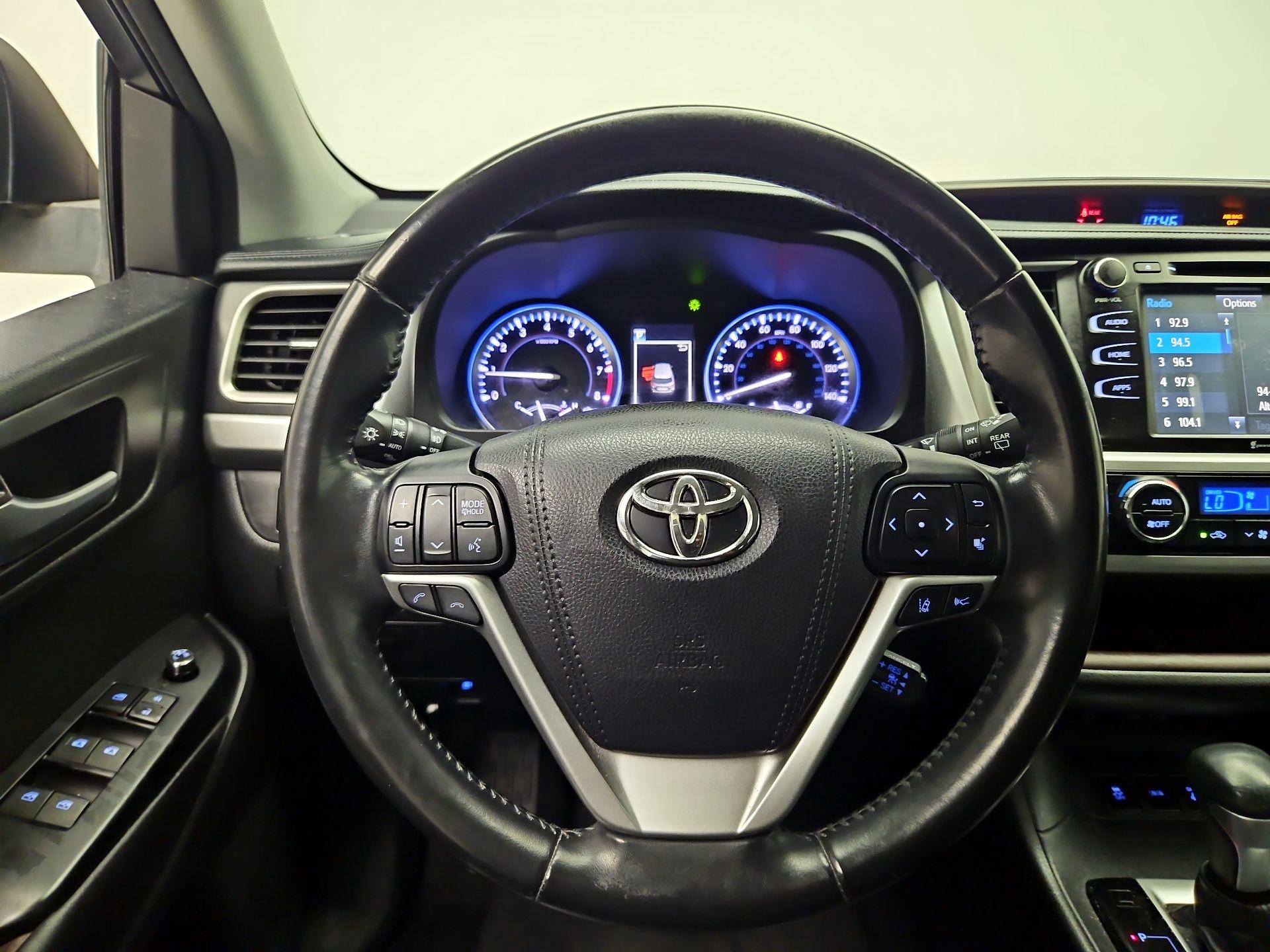 Thumbnail: 2017 Toyota Highlander - 10