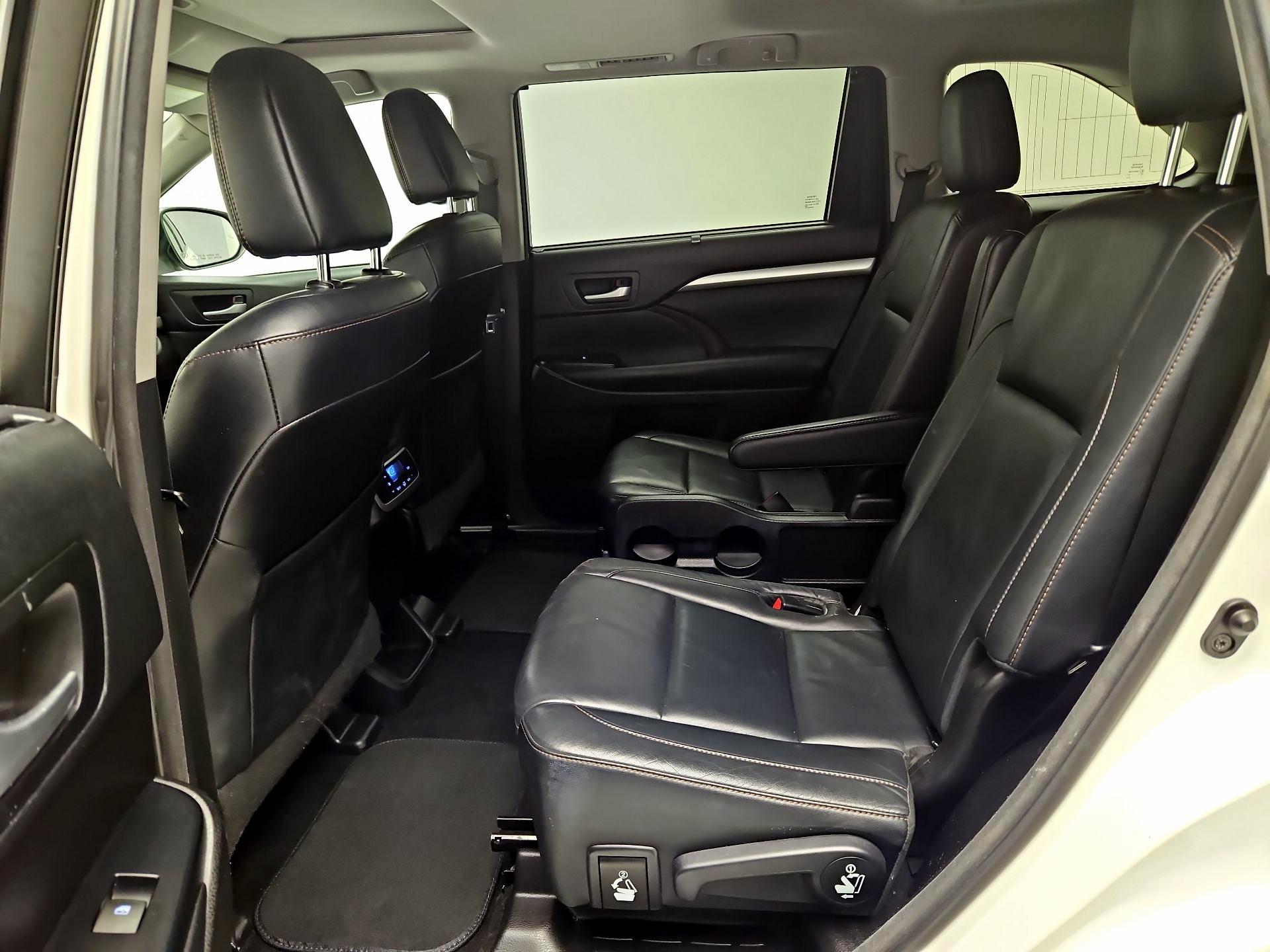 Thumbnail: 2017 Toyota Highlander - 17