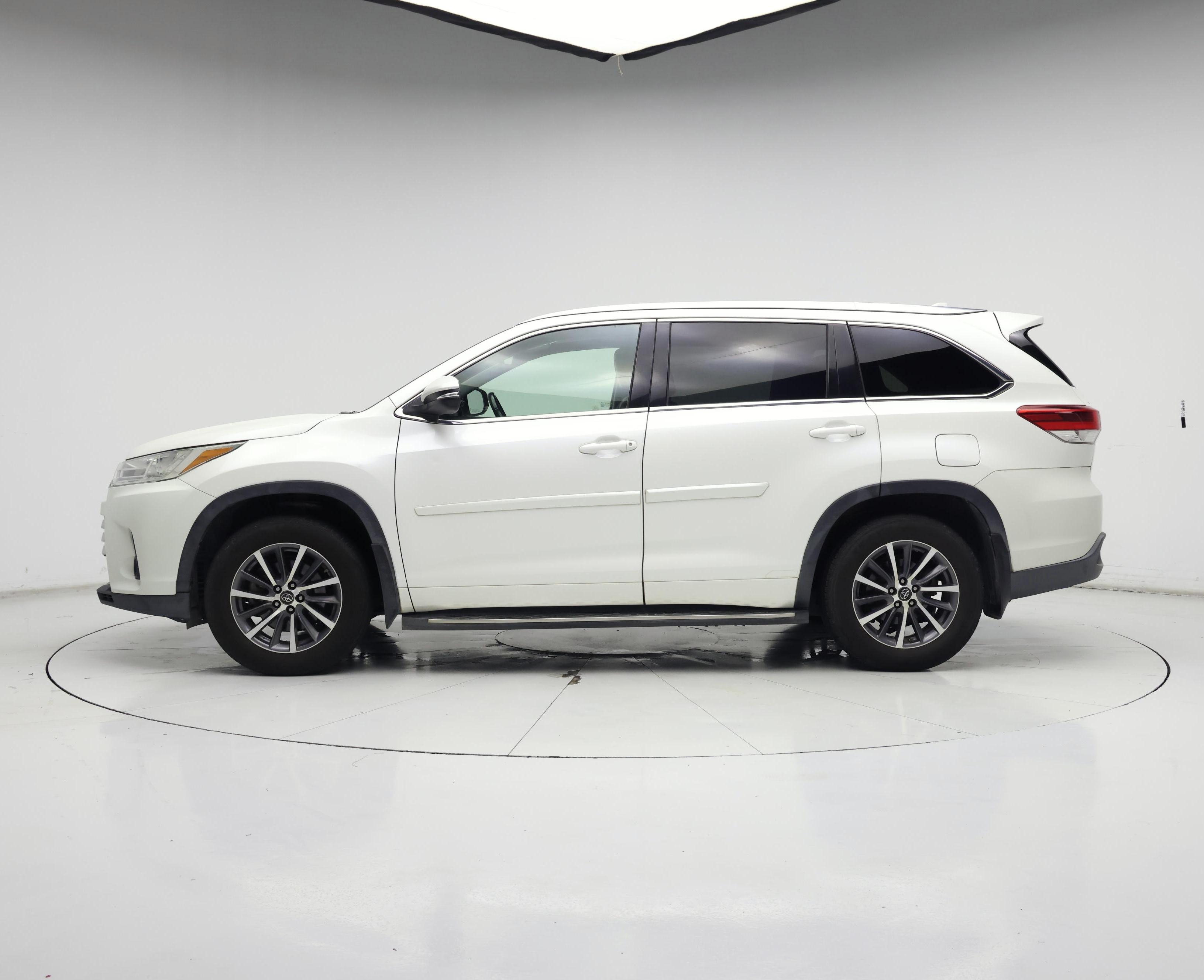 Thumbnail: 2017 Toyota Highlander - 3
