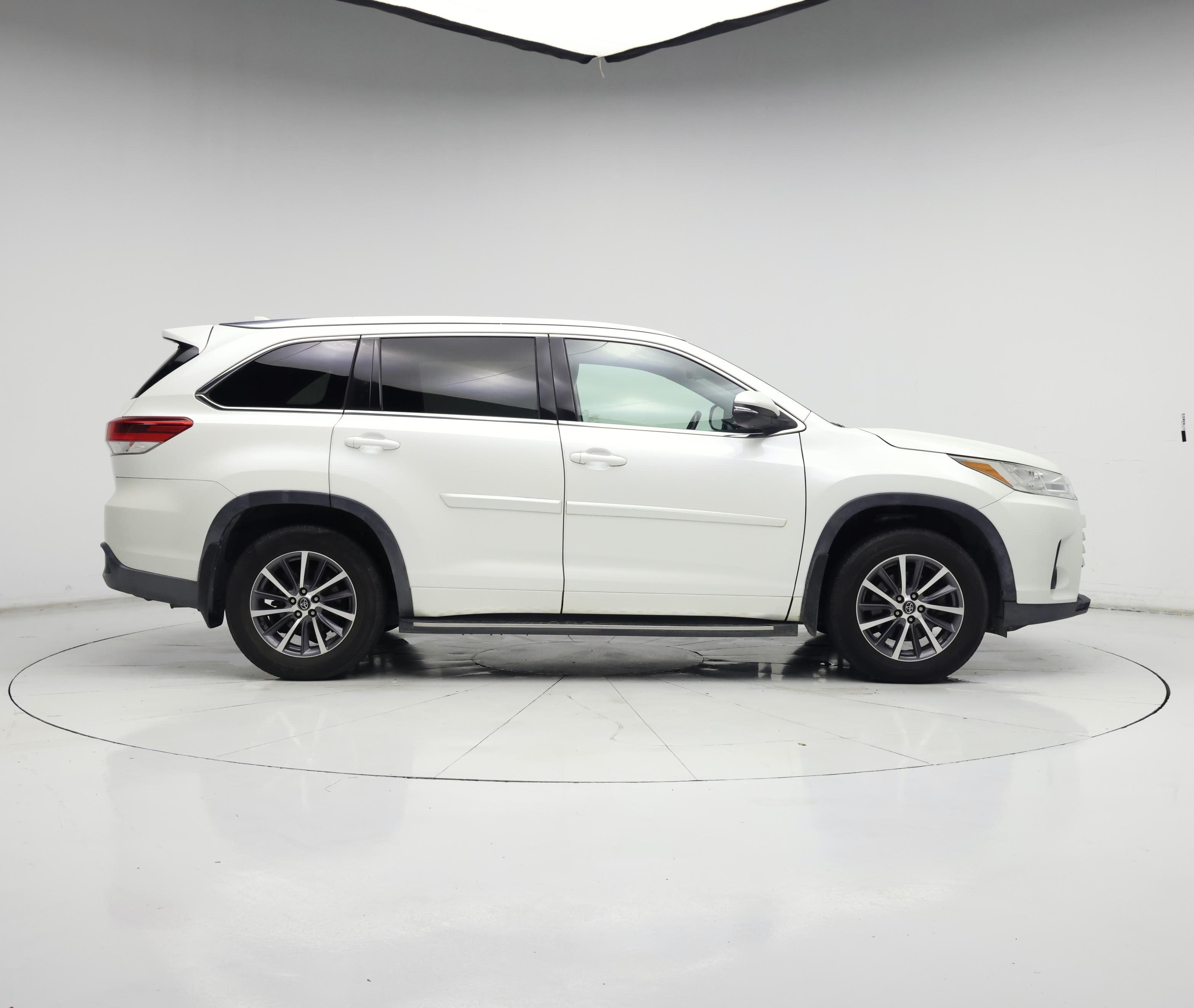 Thumbnail: 2017 Toyota Highlander - 7
