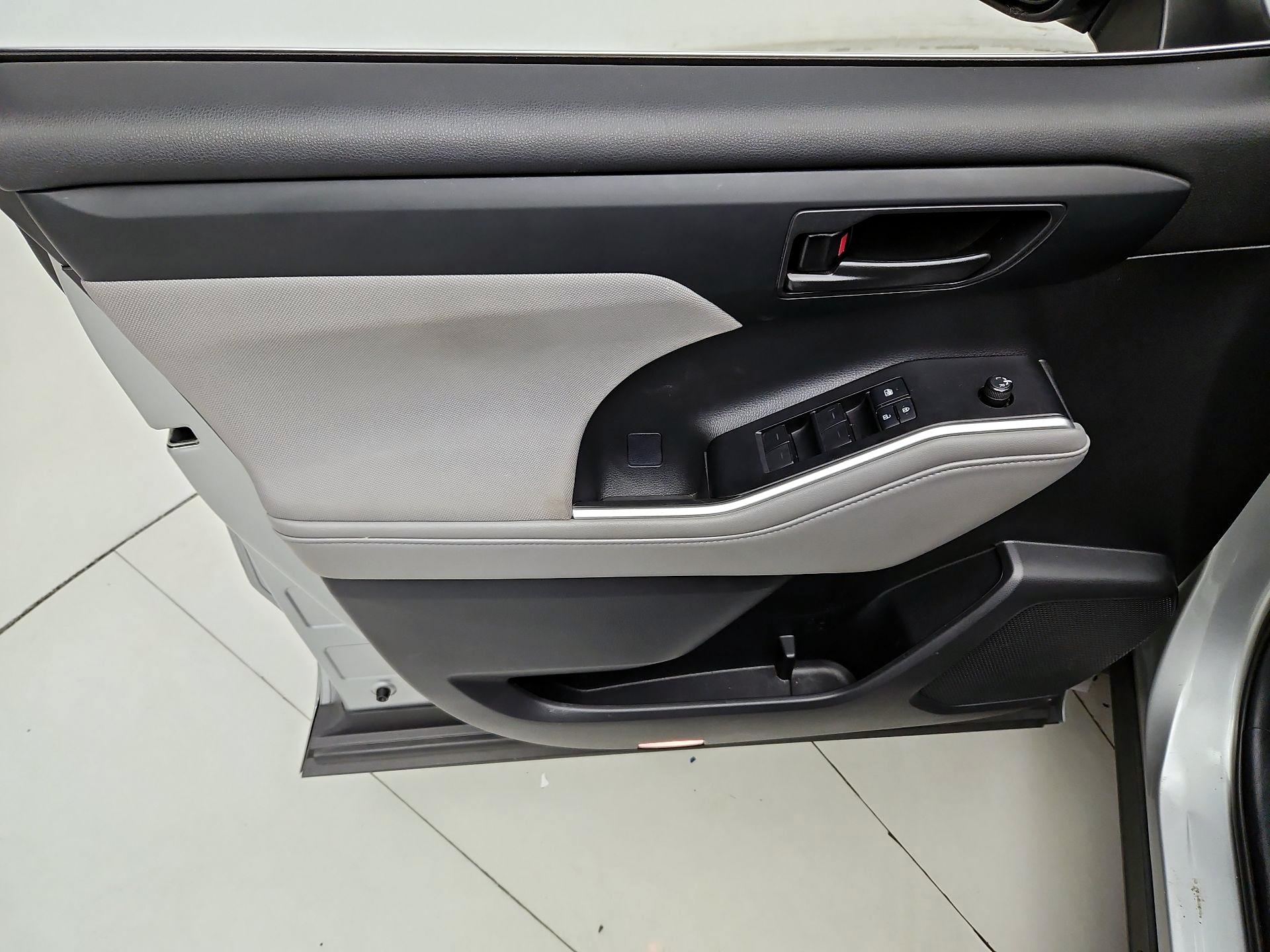 Thumbnail: 2021 Toyota Highlander - 12