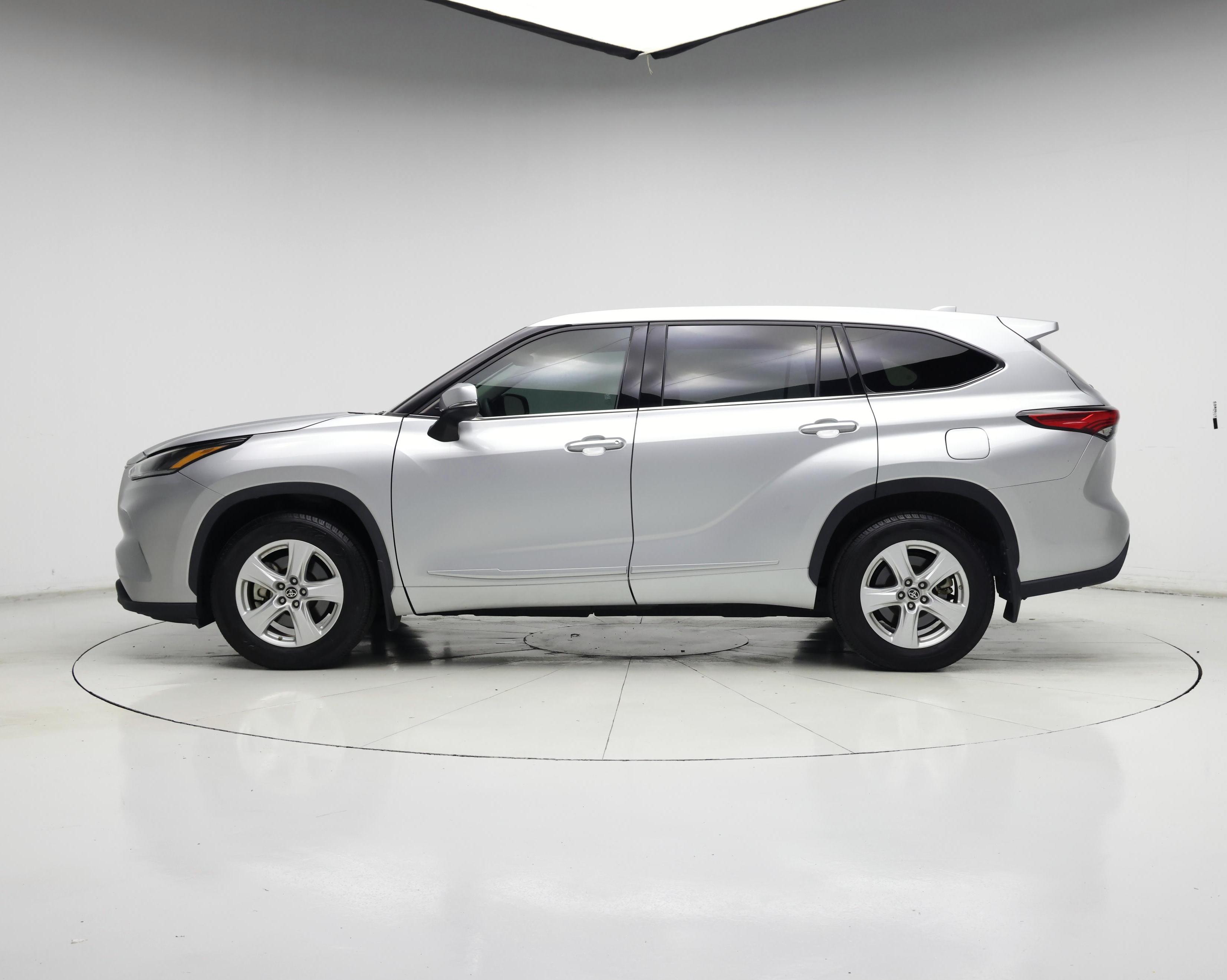 Thumbnail: 2021 Toyota Highlander - 3