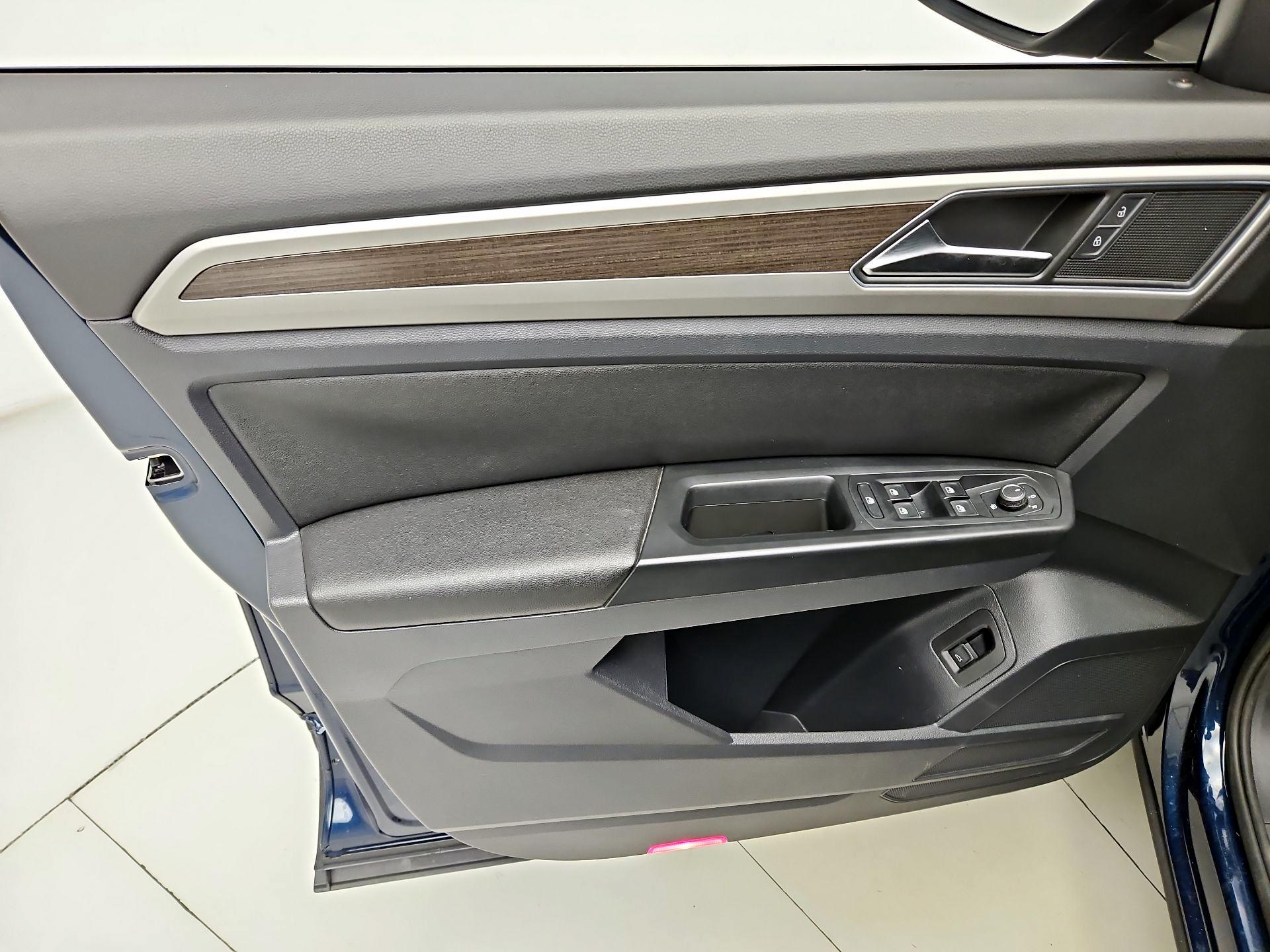 Thumbnail: 2018 Volkswagen Atlas - 12