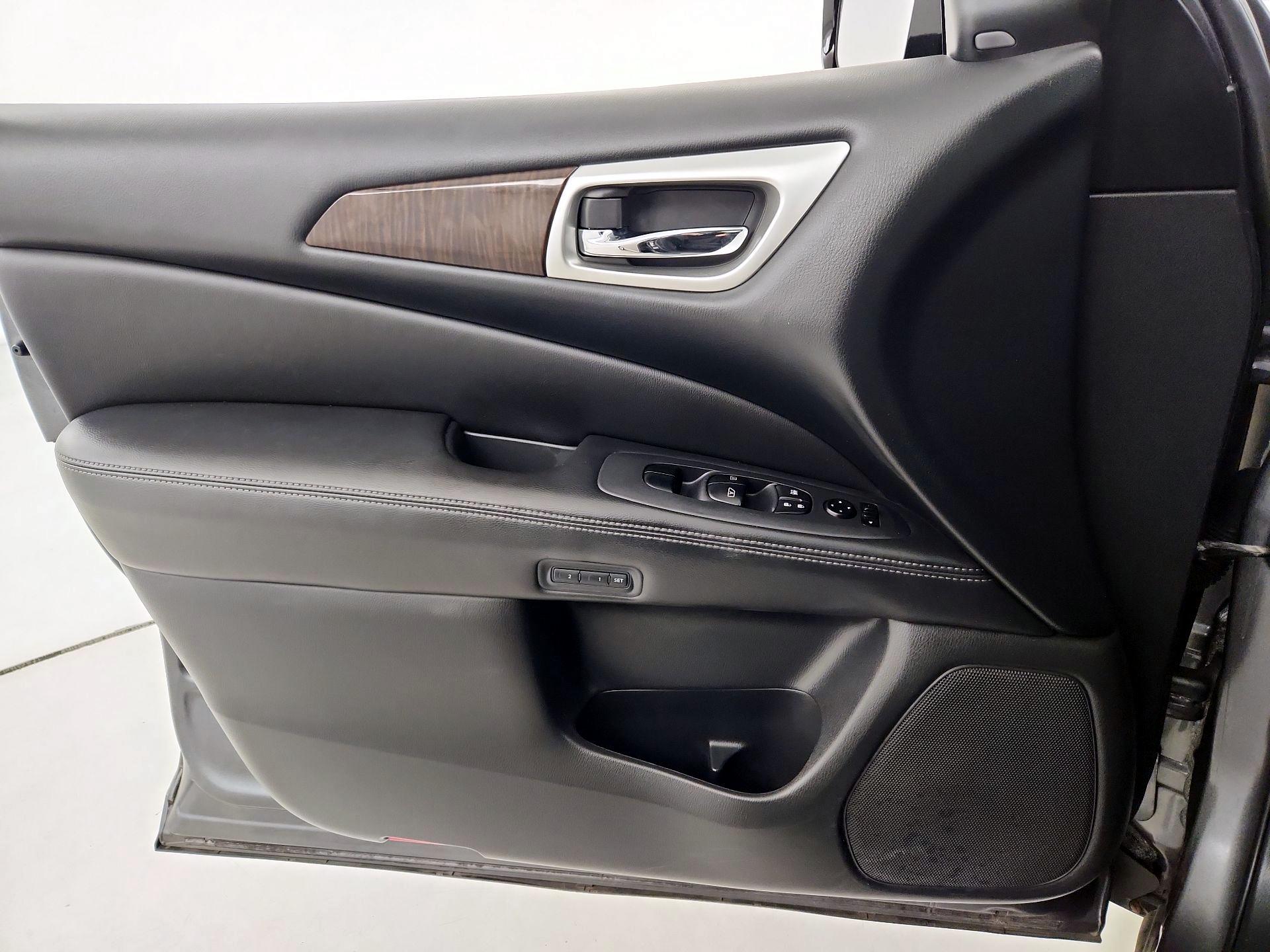 Thumbnail: 2015 Nissan Pathfinder - 12