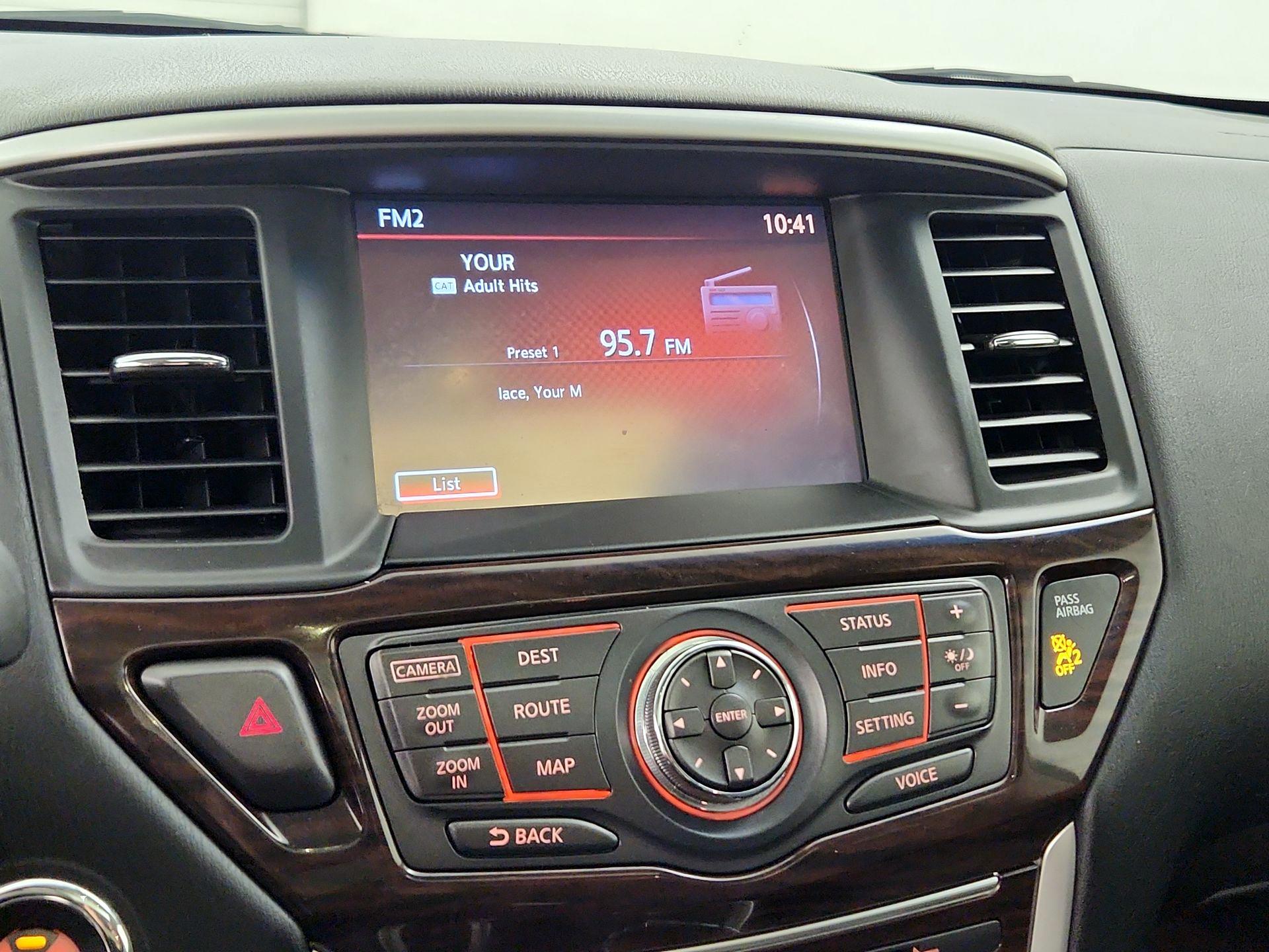 Thumbnail: 2015 Nissan Pathfinder - 16