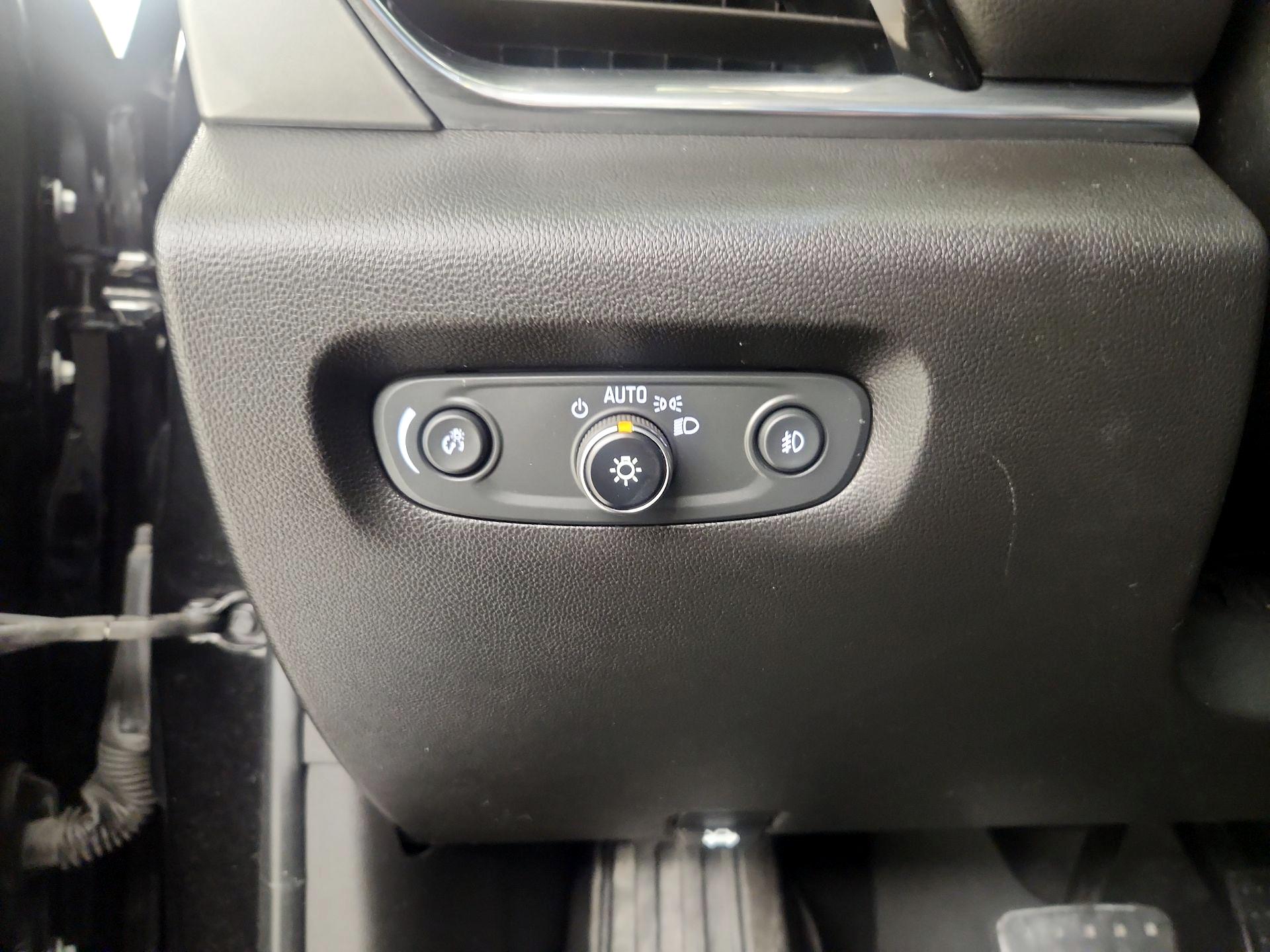 Thumbnail: 2020 Chevrolet Traverse - 13