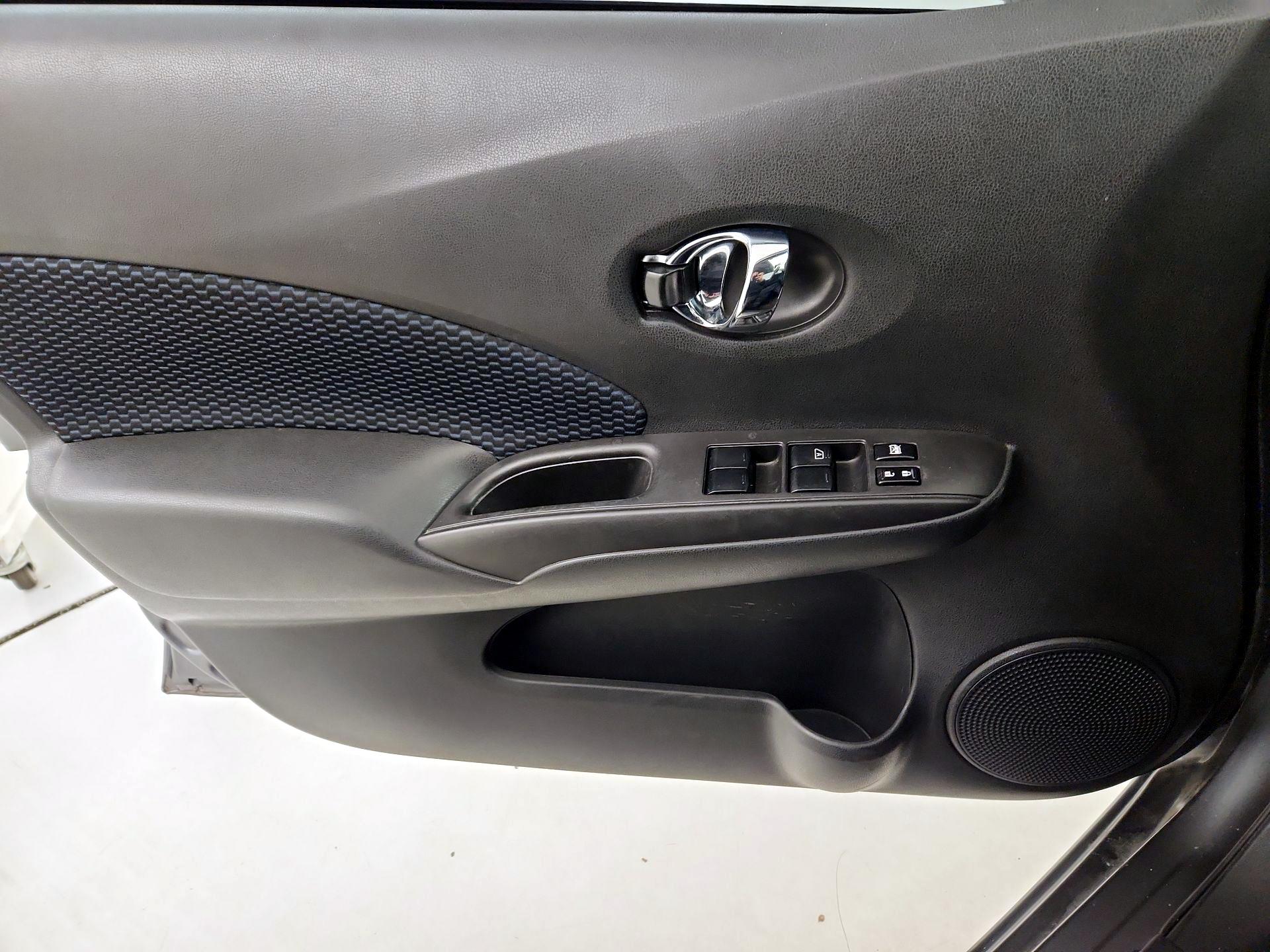 Thumbnail: 2016 Nissan Versa Note - 12