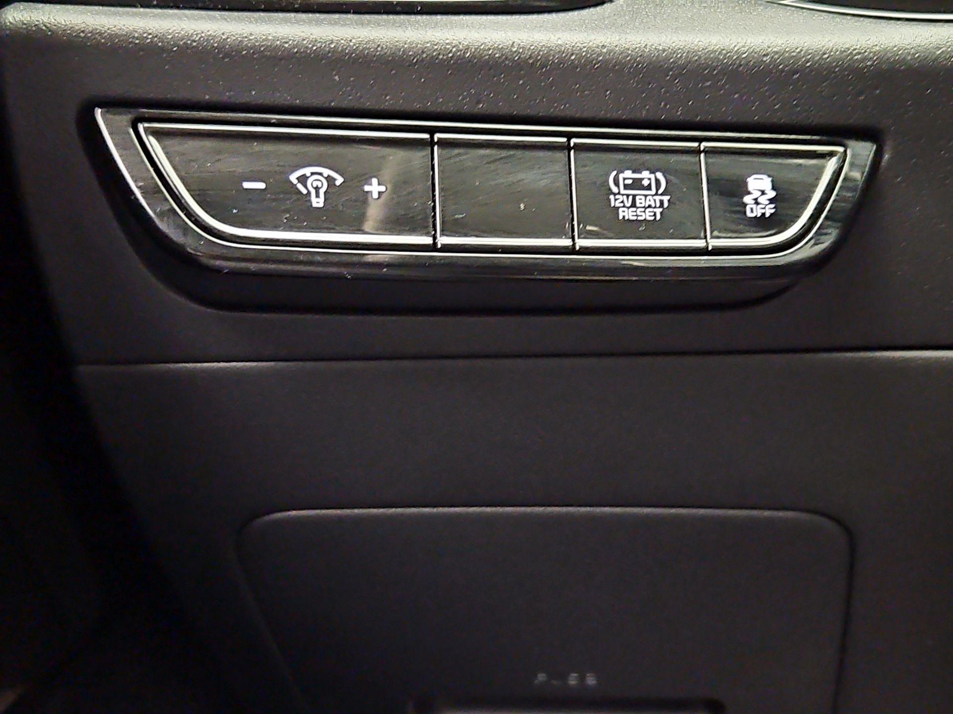 Thumbnail: 2023 Kia Niro - 13