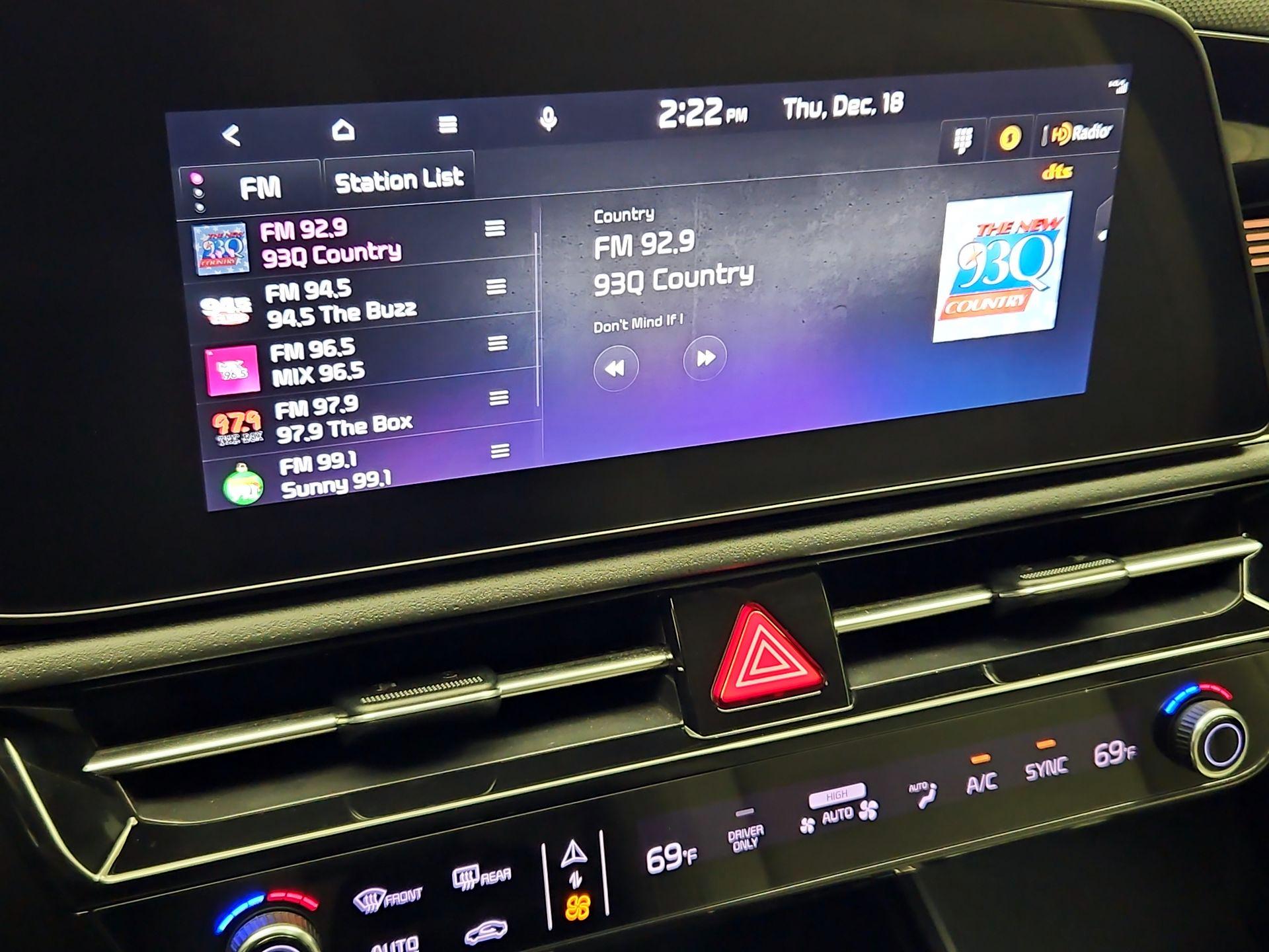 Thumbnail: 2023 Kia Niro - 16