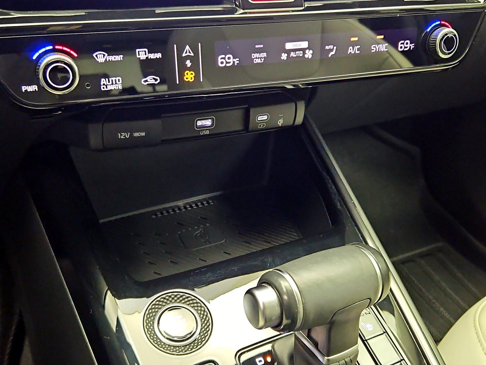 Thumbnail: 2023 Kia Niro - 17