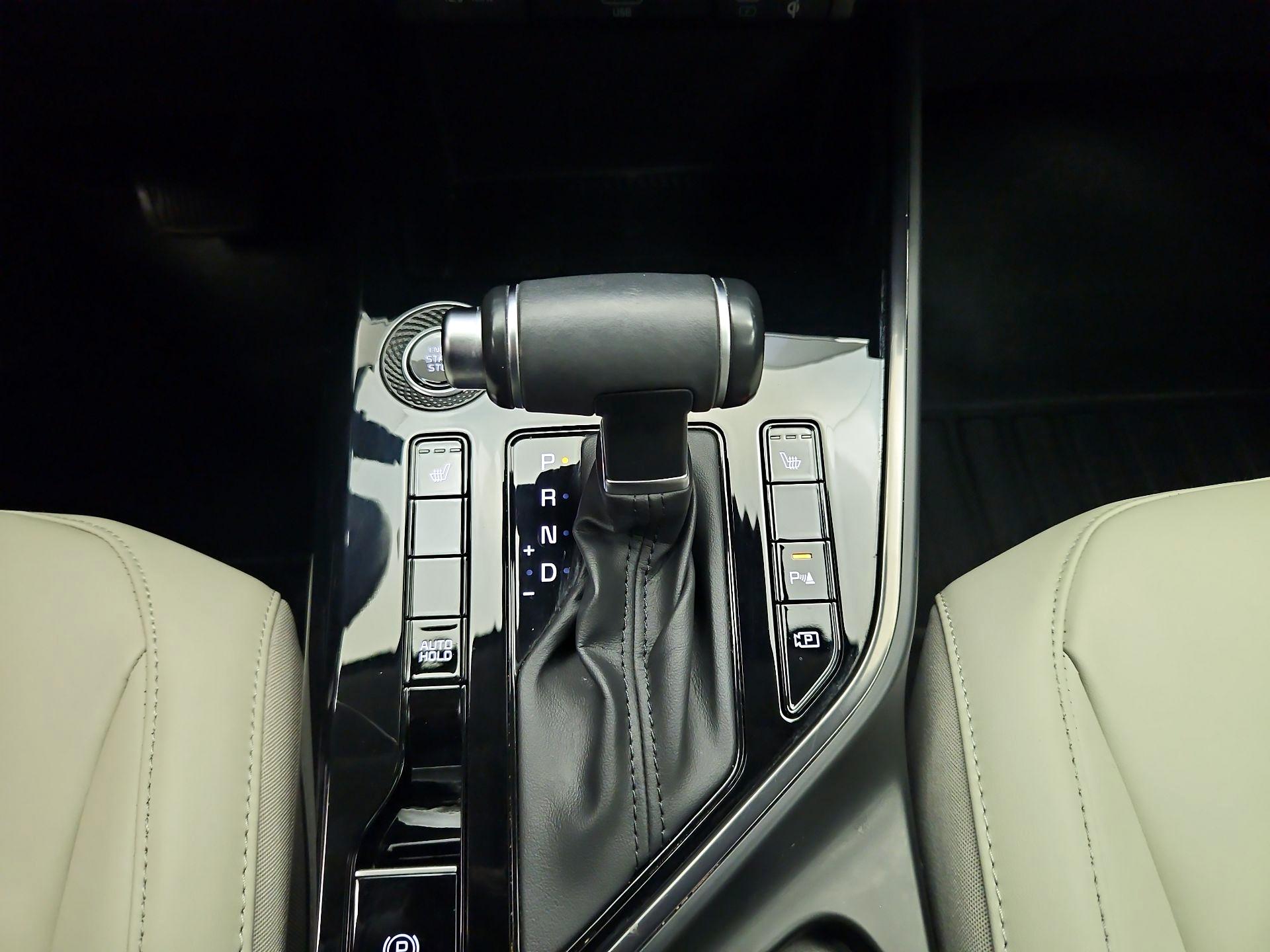 Thumbnail: 2023 Kia Niro - 18