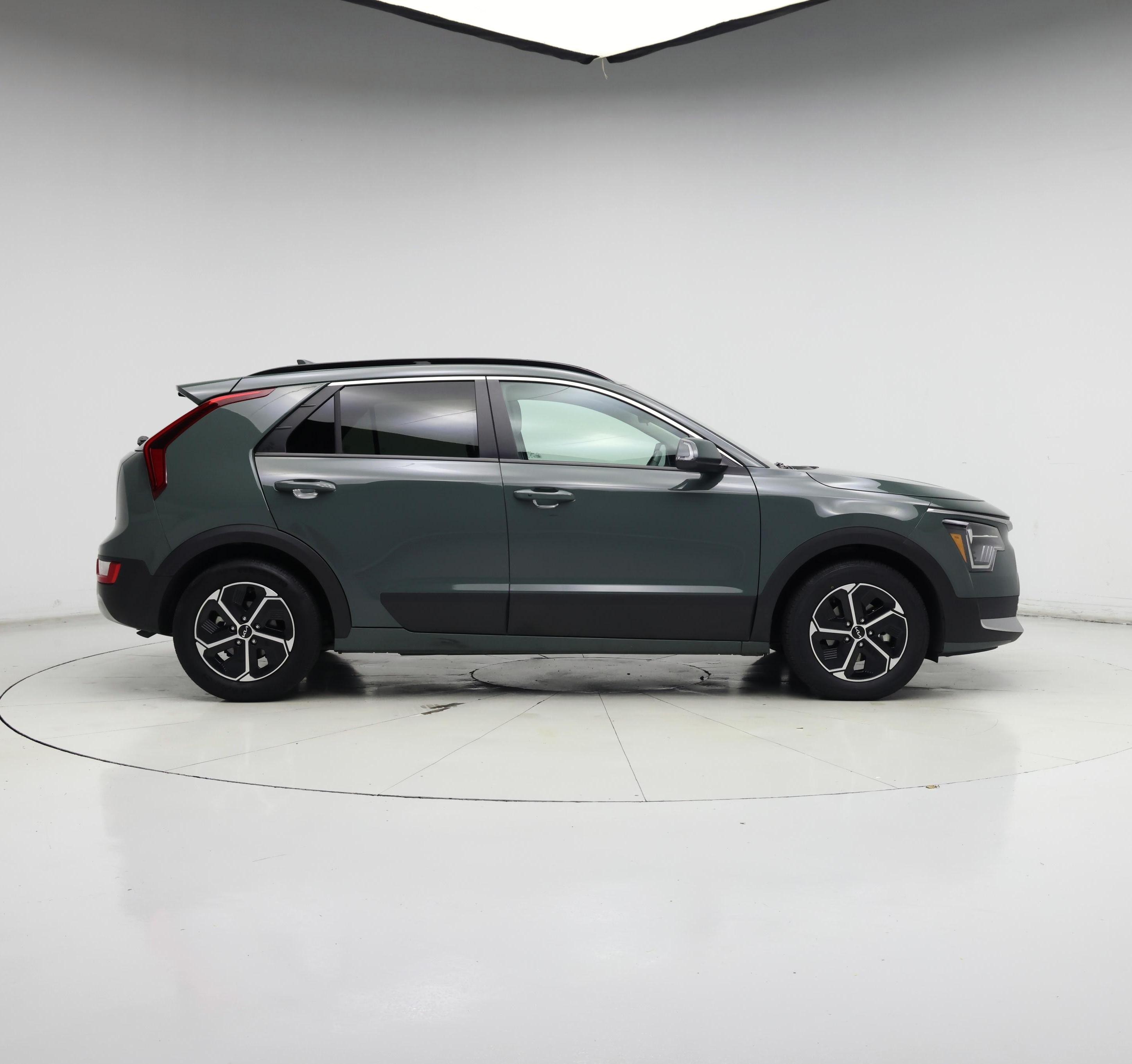 Thumbnail: 2023 Kia Niro - 7