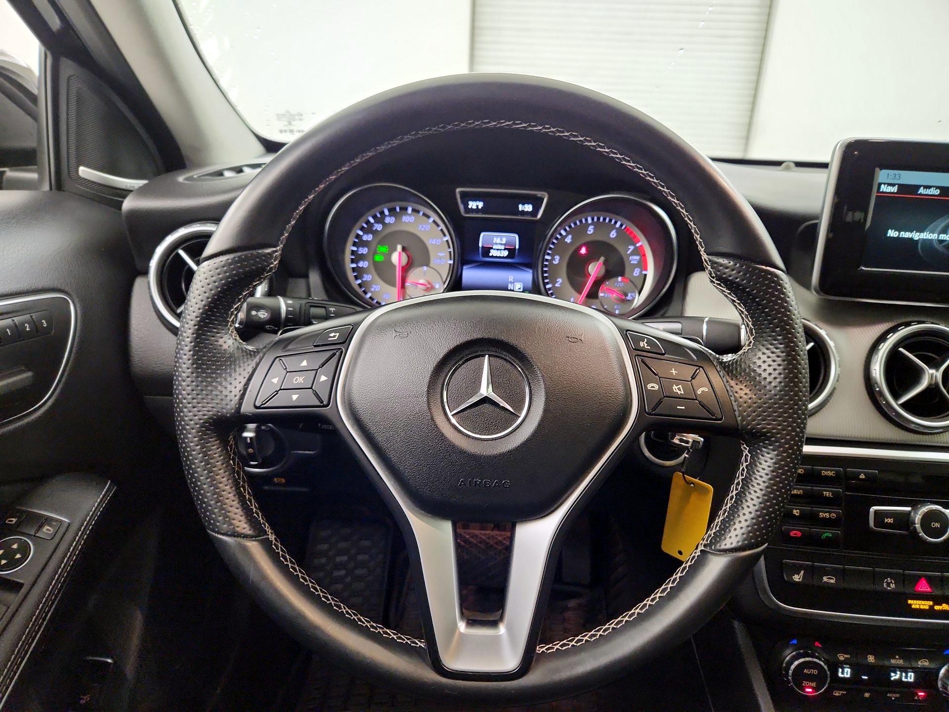 Thumbnail: 2015 Mercedes-Benz GLA - 10