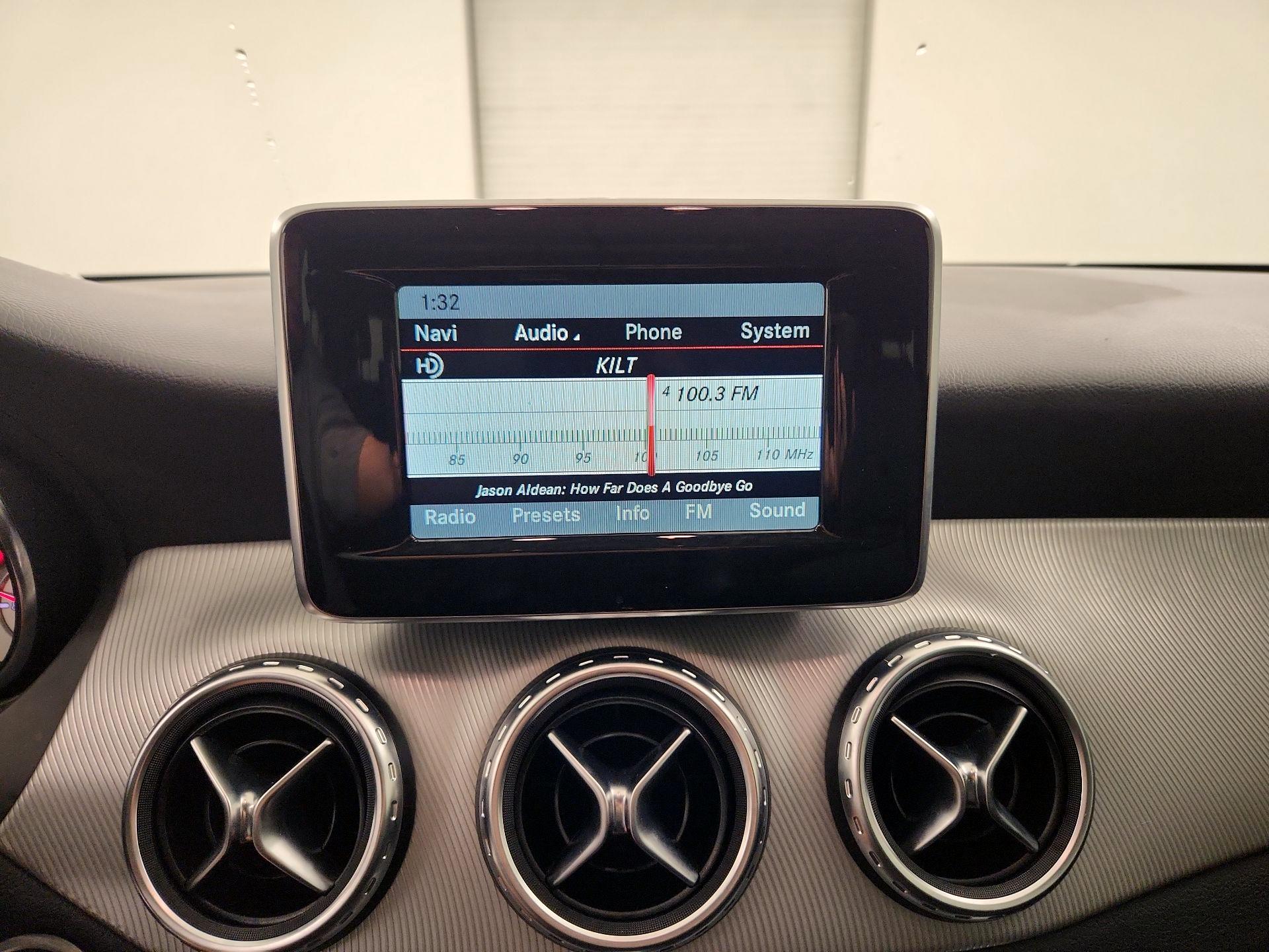 Thumbnail: 2015 Mercedes-Benz GLA - 15