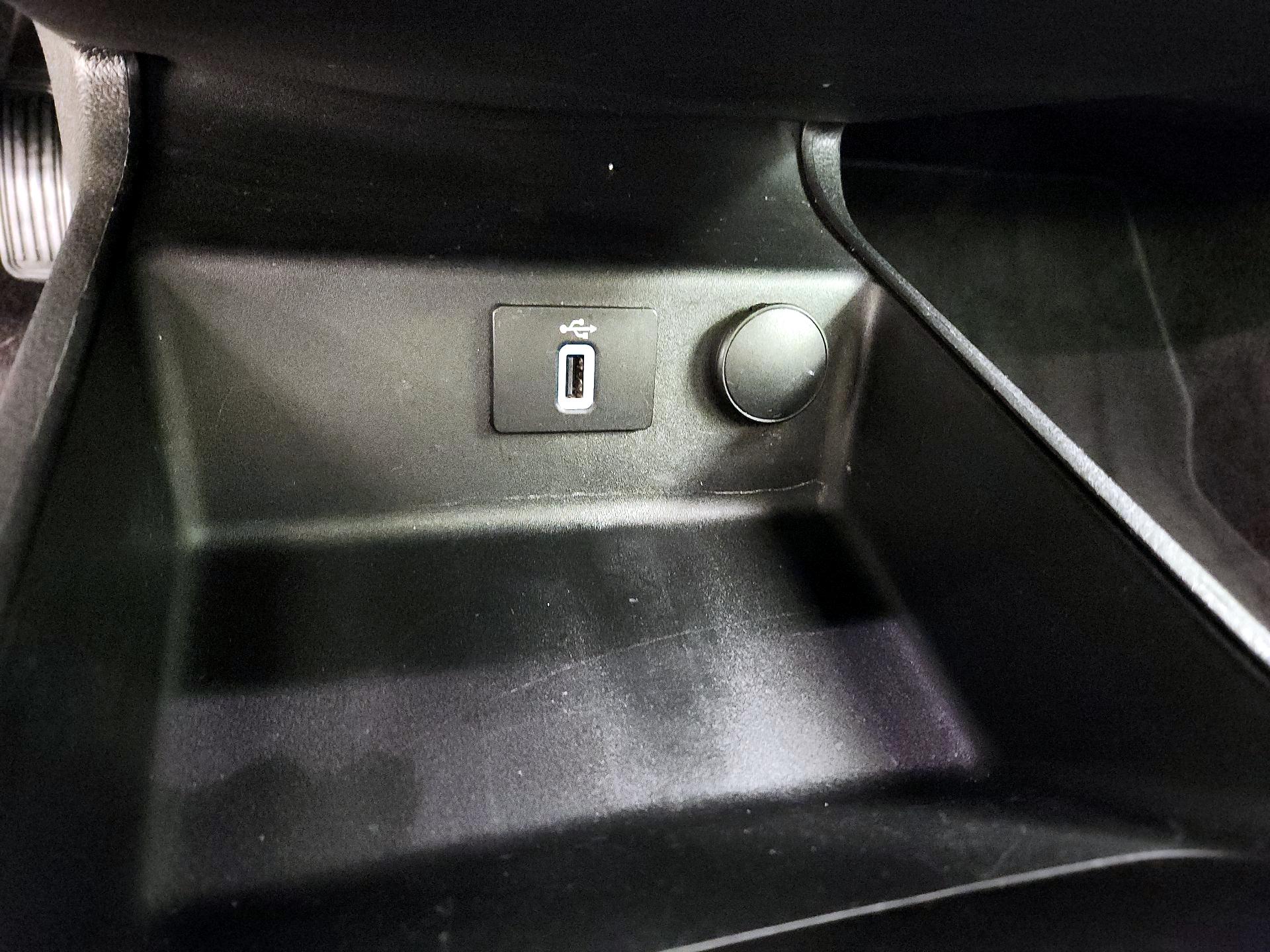 Thumbnail: 2017 Ford Fusion - 19