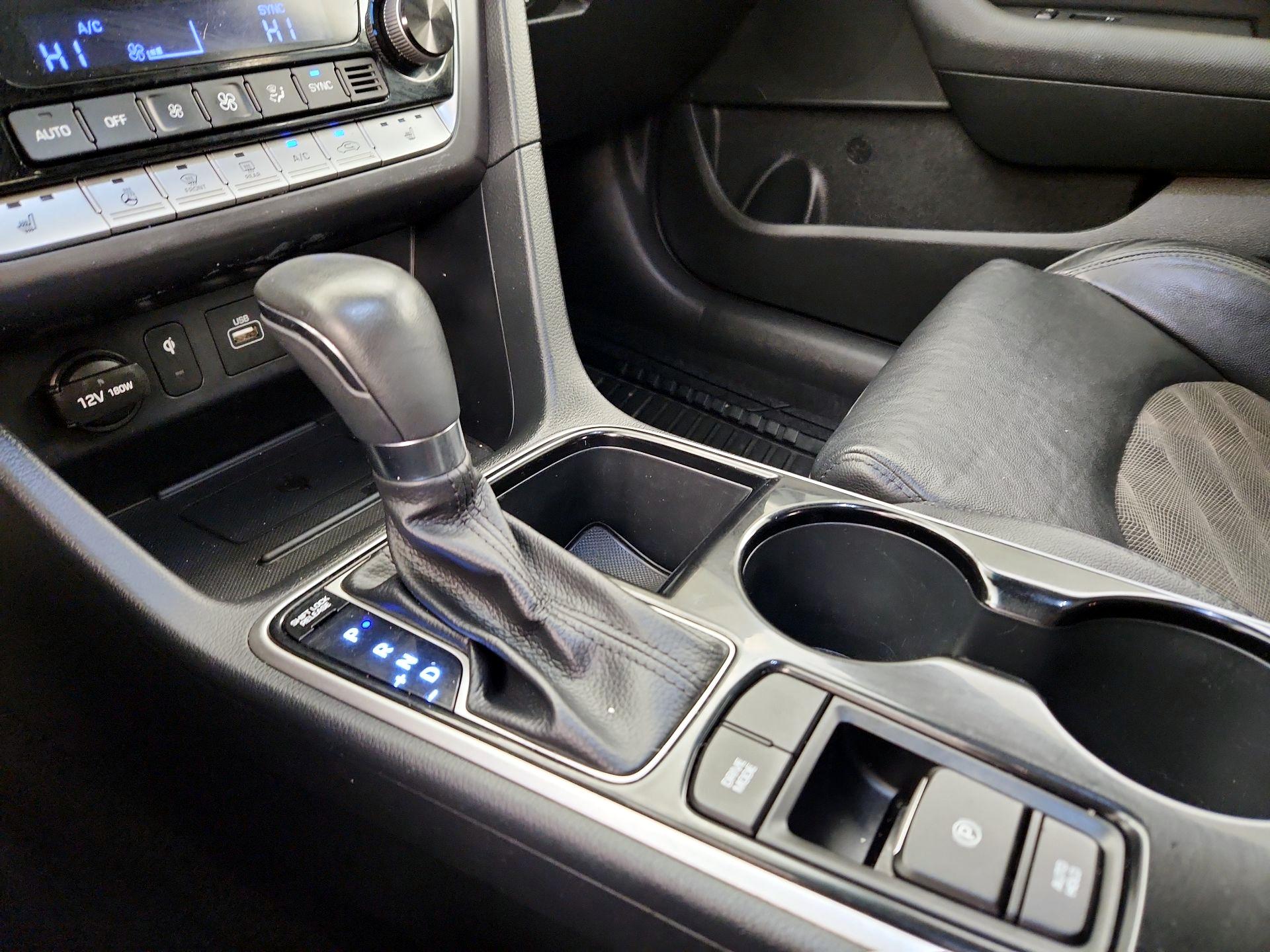 Thumbnail: 2019 Hyundai Sonata - 17