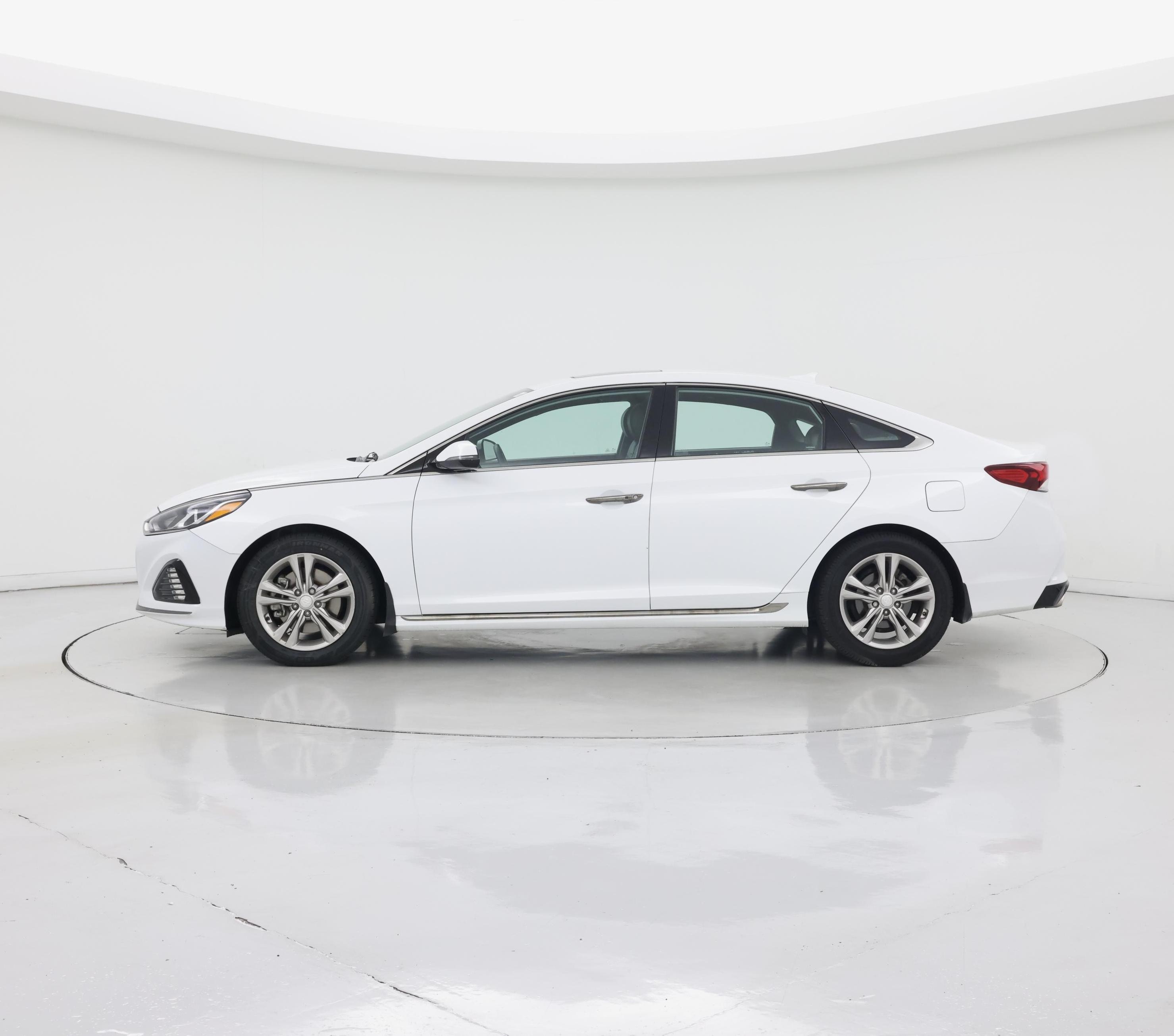 Thumbnail: 2019 Hyundai Sonata - 3