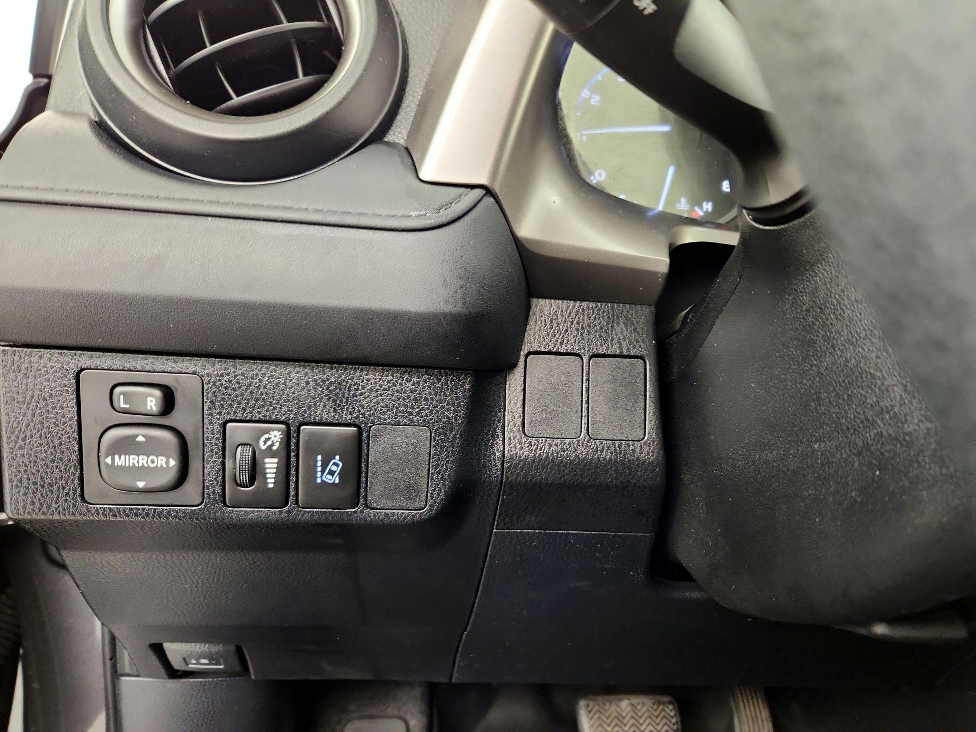 Thumbnail: 2018 Toyota RAV4 - 13