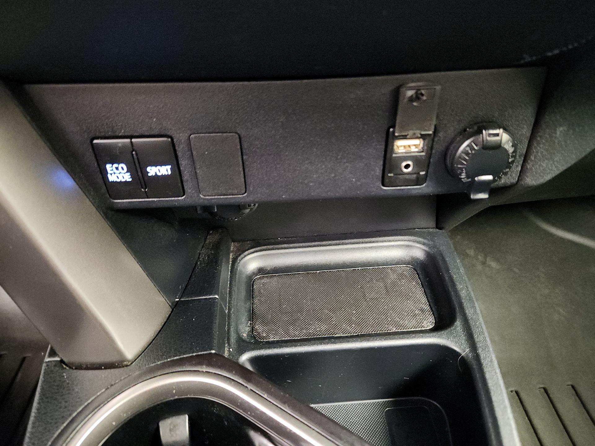 Thumbnail: 2018 Toyota RAV4 - 18