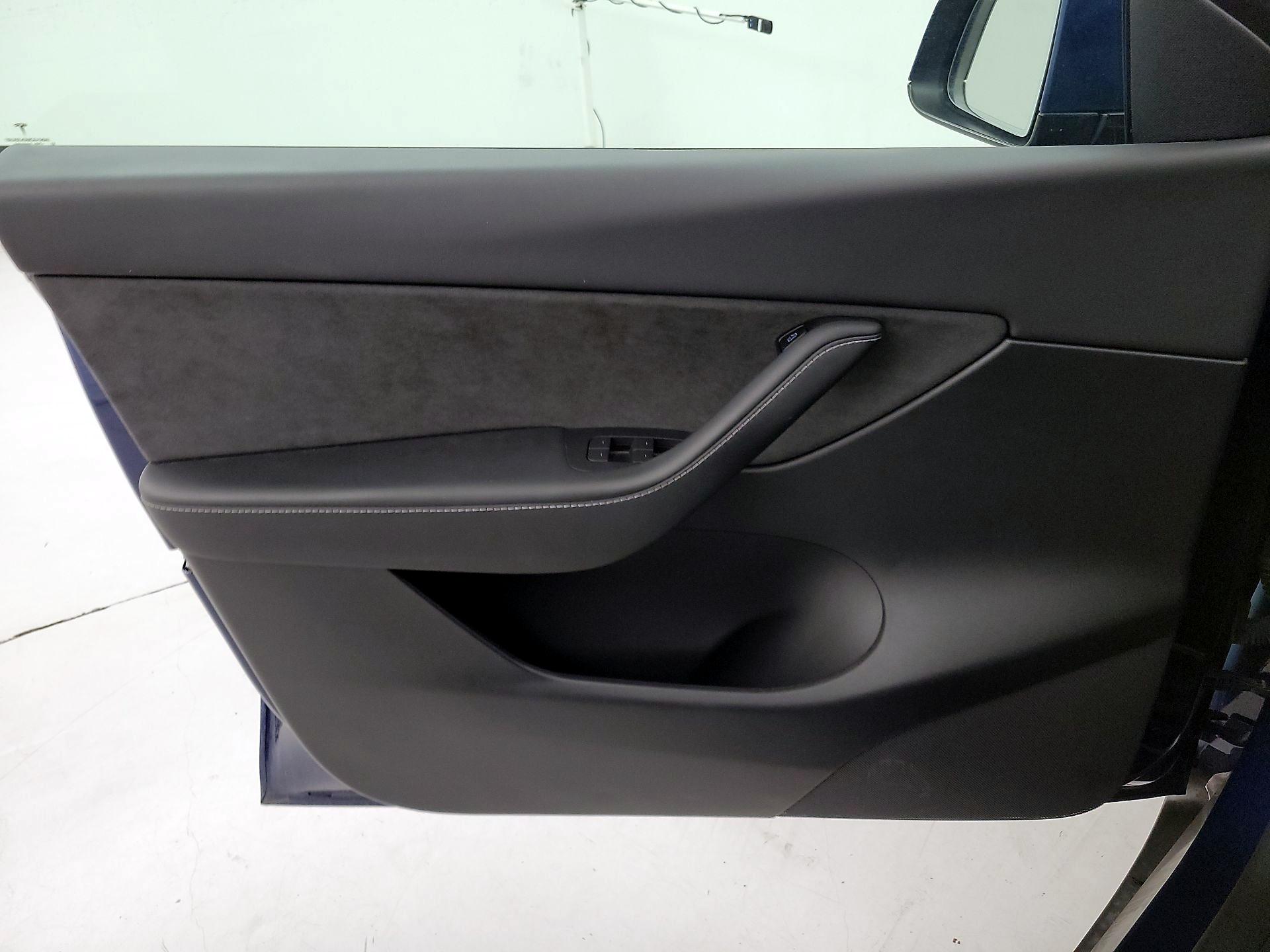 Thumbnail: 2022 Tesla Model Y - 12