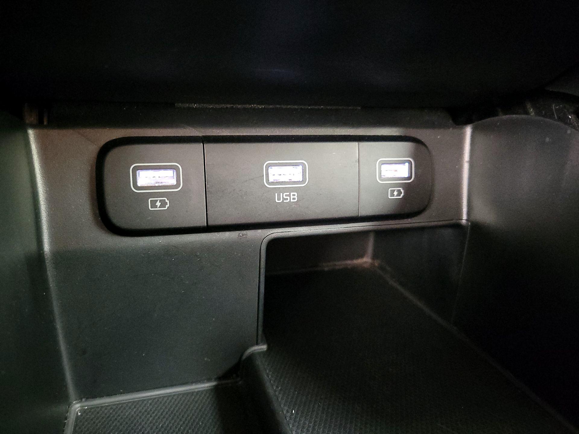 Thumbnail: 2021 Kia Sorento - 18