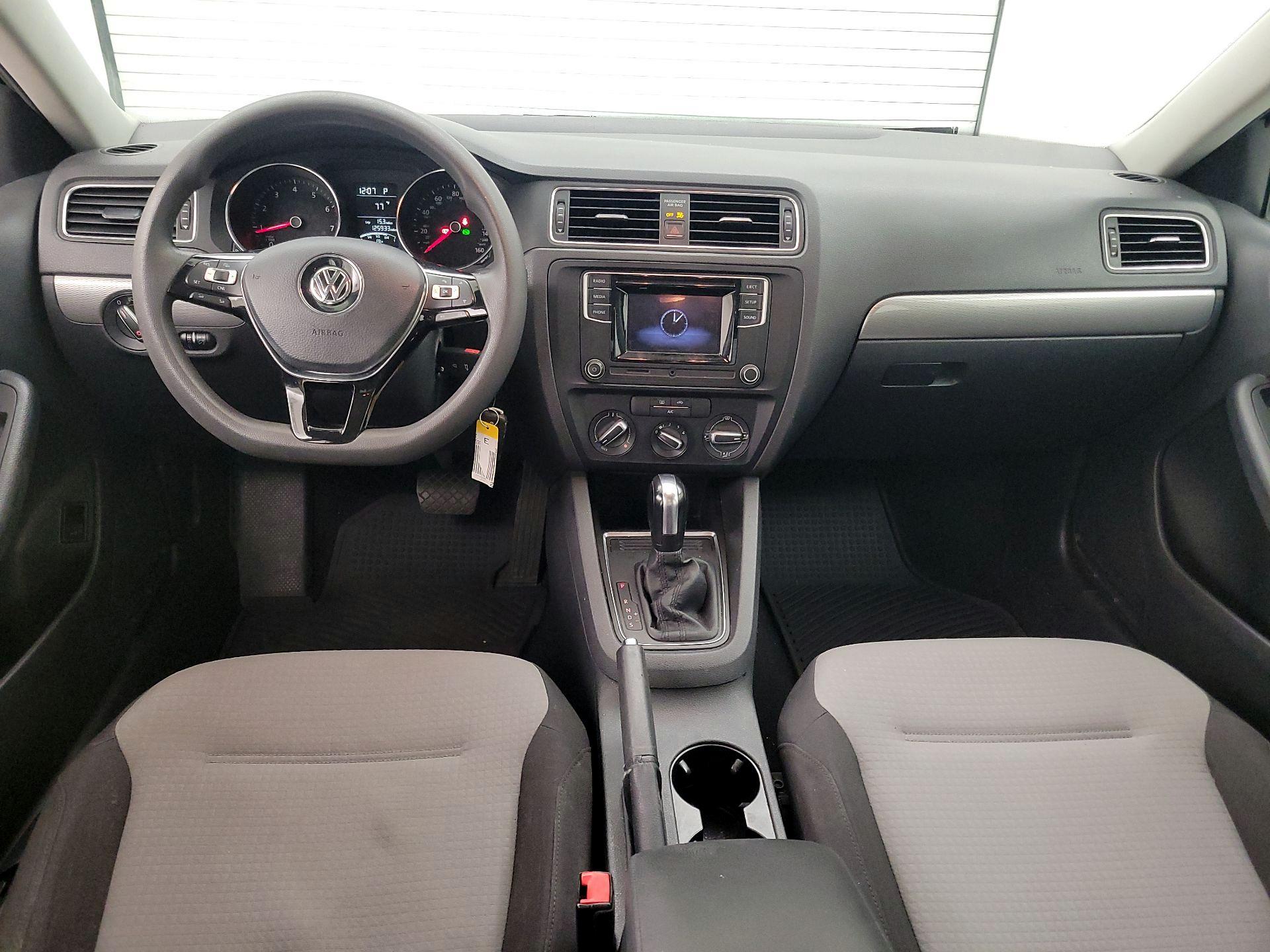 Thumbnail: 2017 Volkswagen Jetta - 9