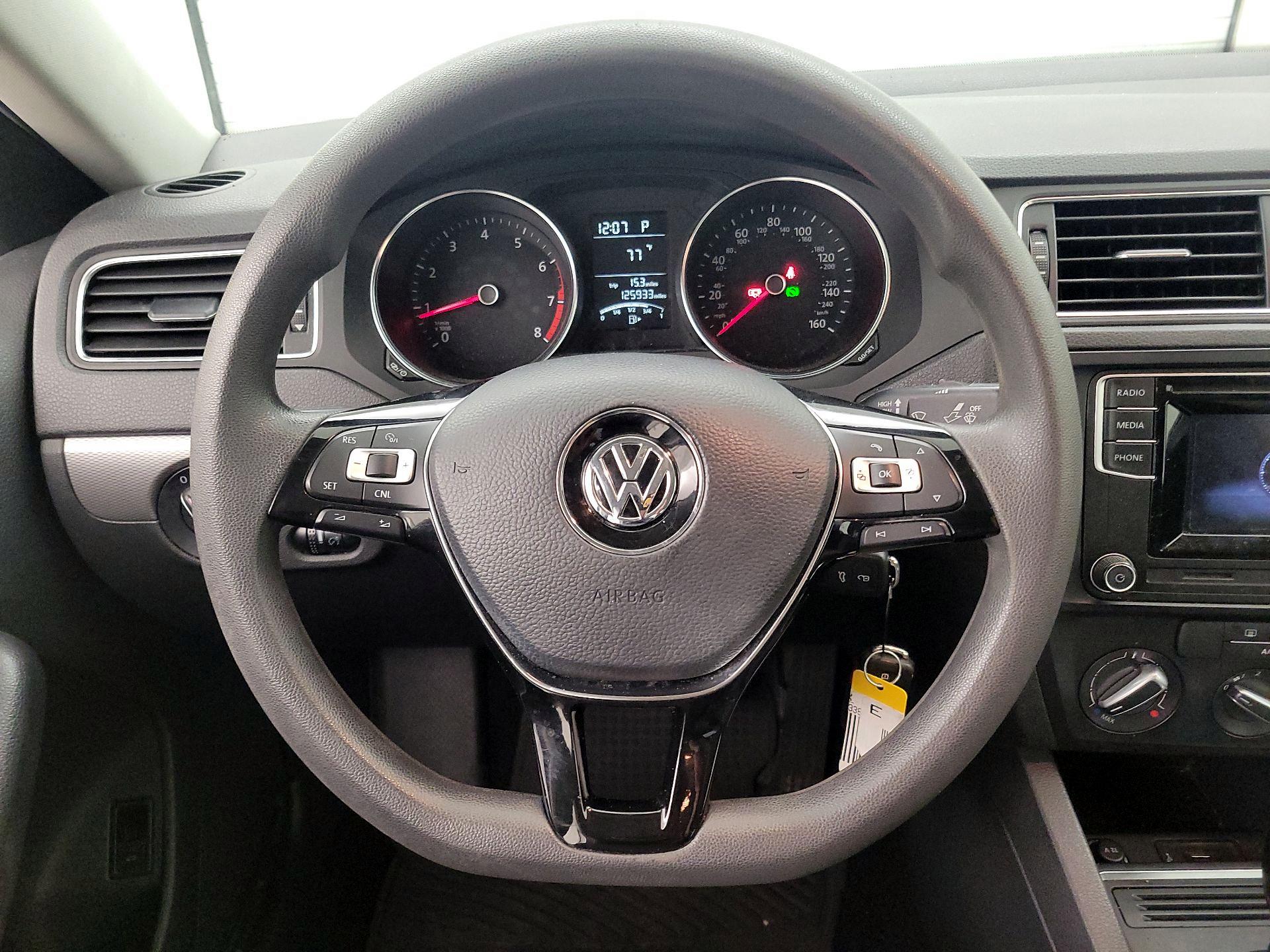 Thumbnail: 2017 Volkswagen Jetta - 10