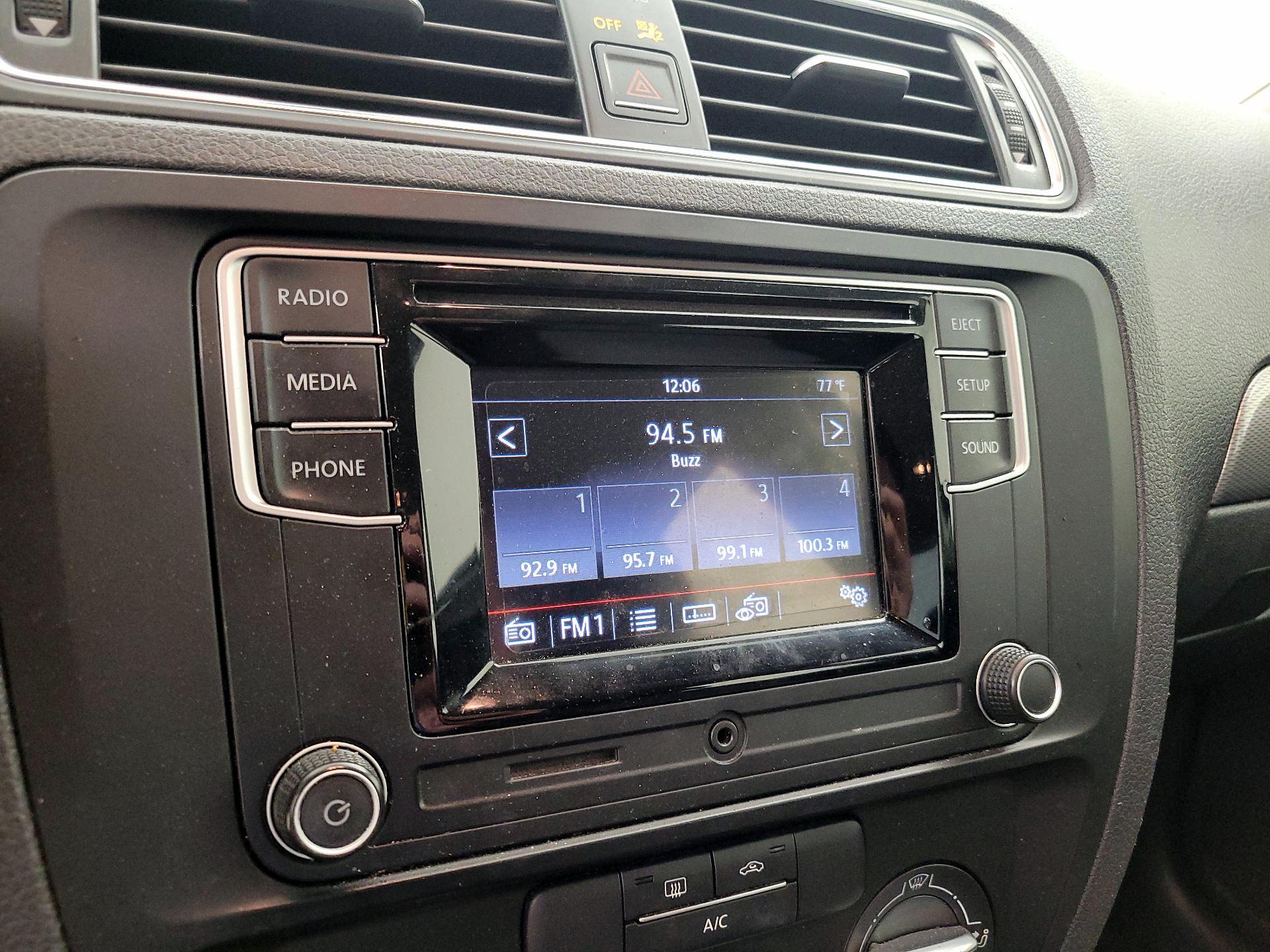 Thumbnail: 2017 Volkswagen Jetta - 15