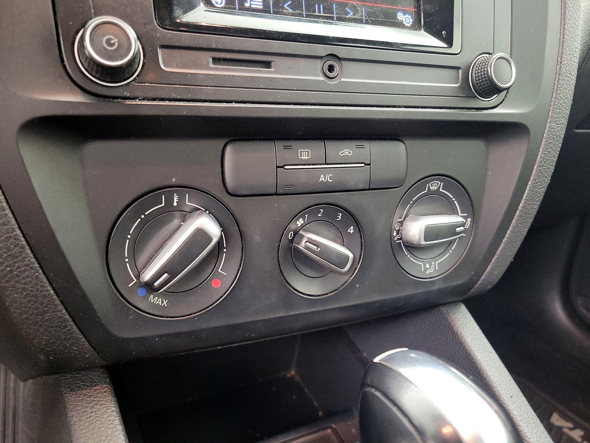 Thumbnail: 2017 Volkswagen Jetta - 16