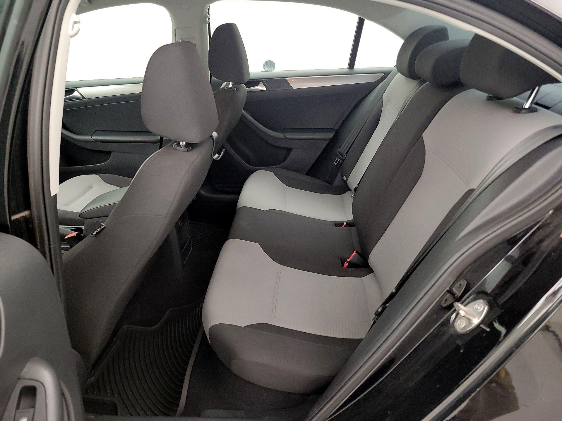 Thumbnail: 2017 Volkswagen Jetta - 19