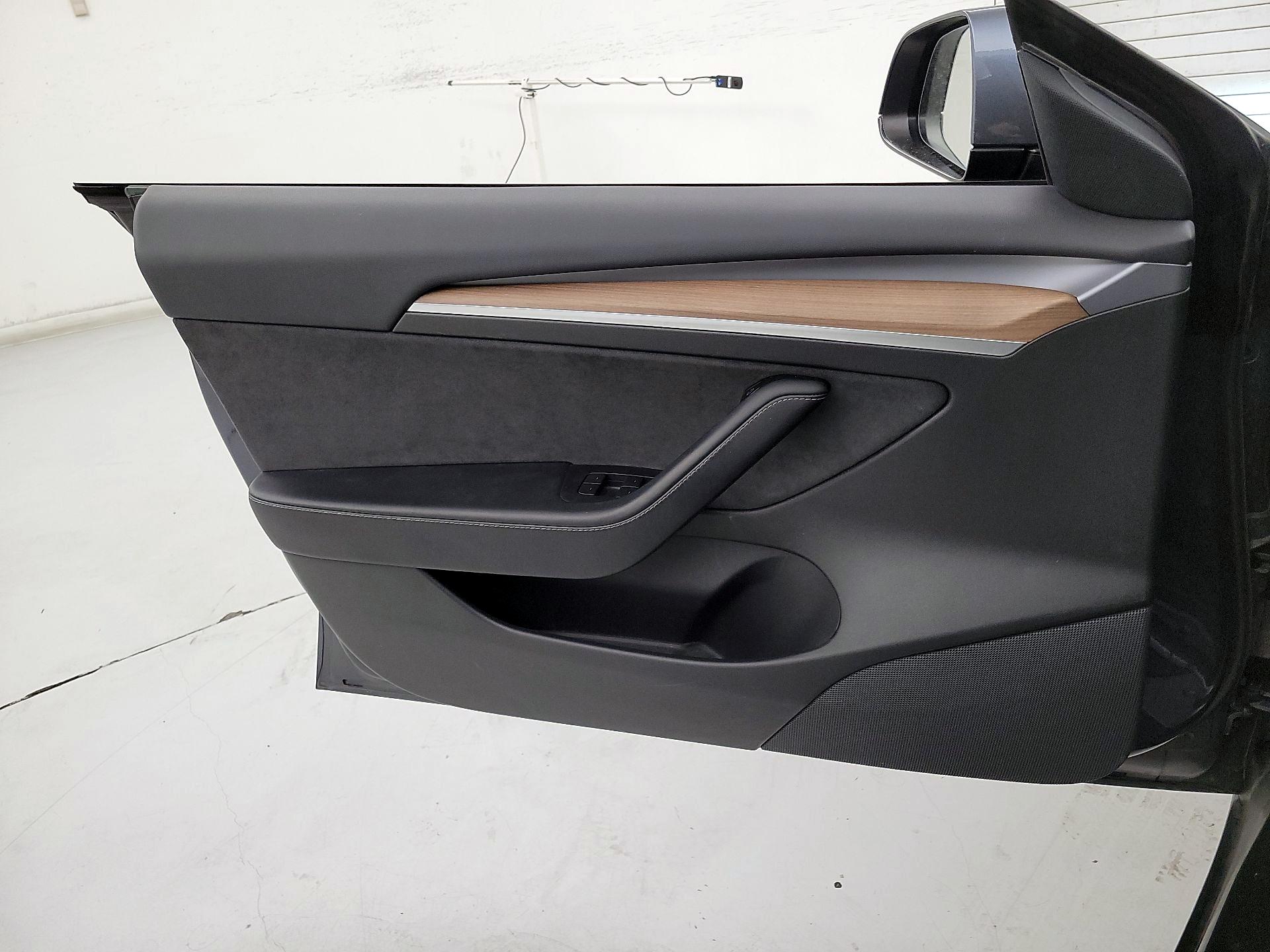 Thumbnail: 2021 Tesla Model 3 - 12