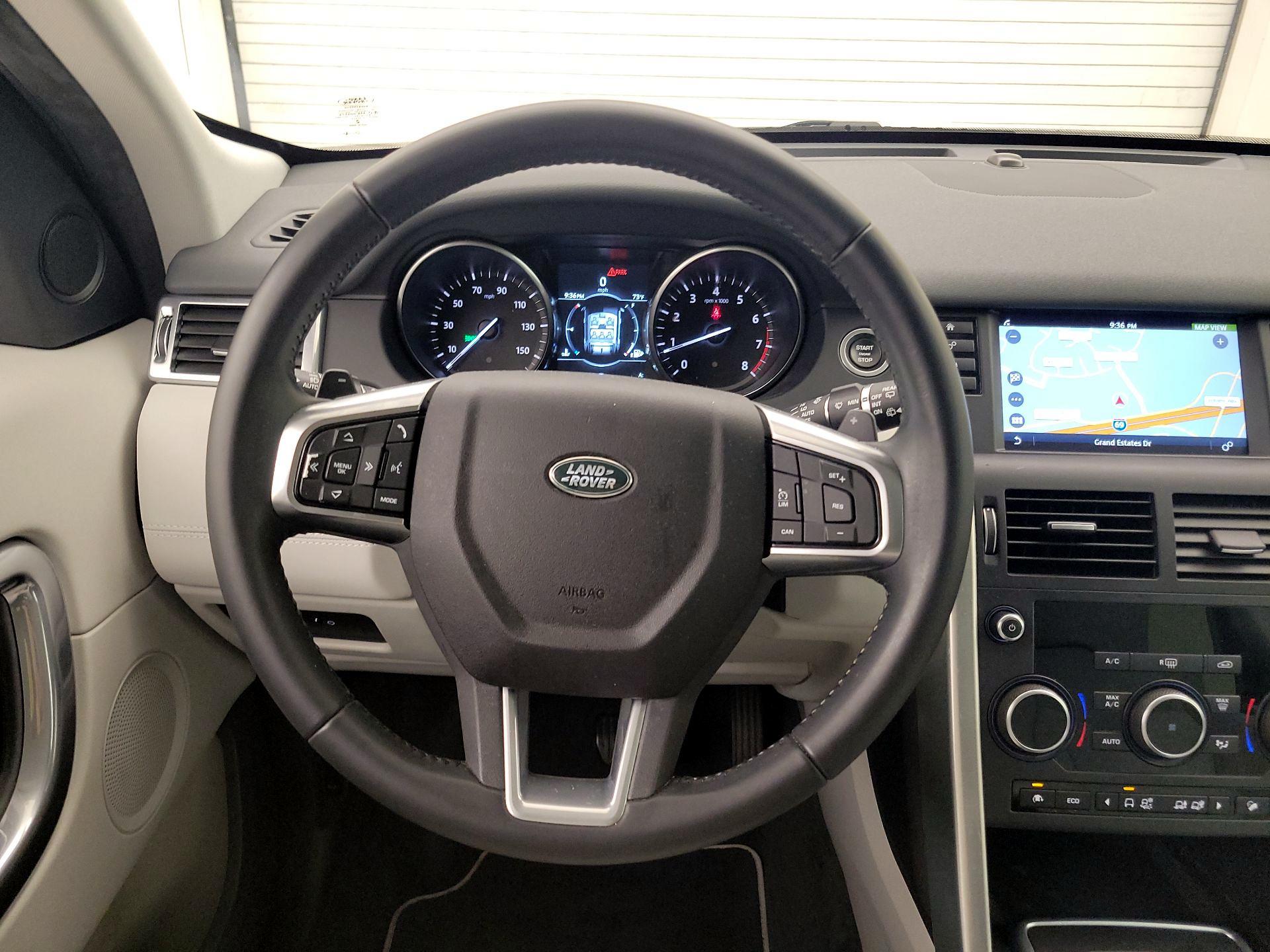 Thumbnail: 2017 Land Rover Discovery Sport - 10