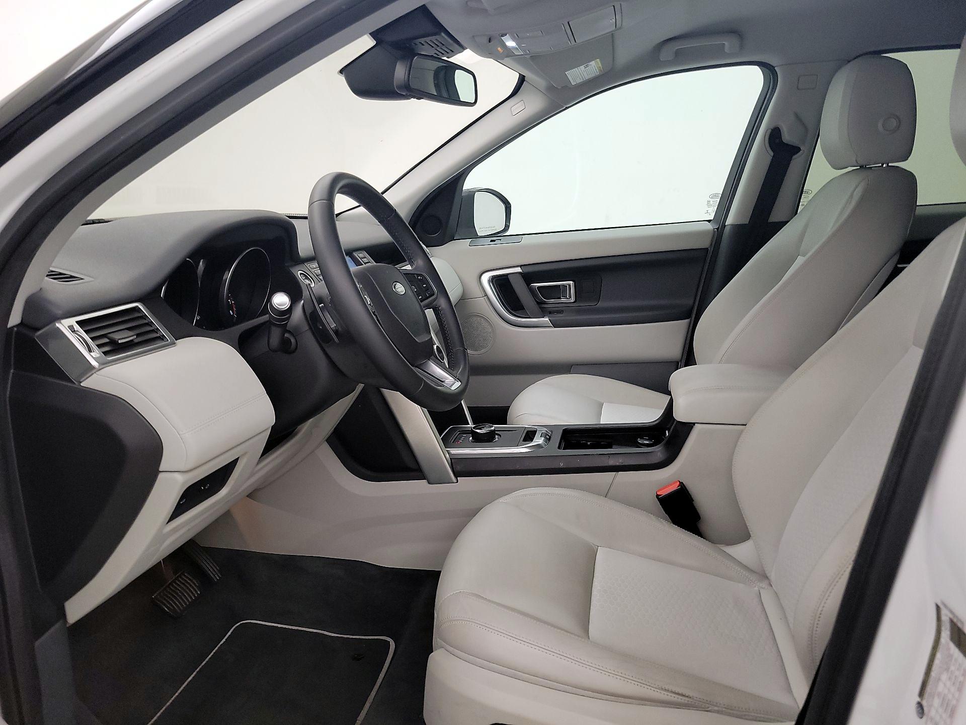 Thumbnail: 2017 Land Rover Discovery Sport - 11