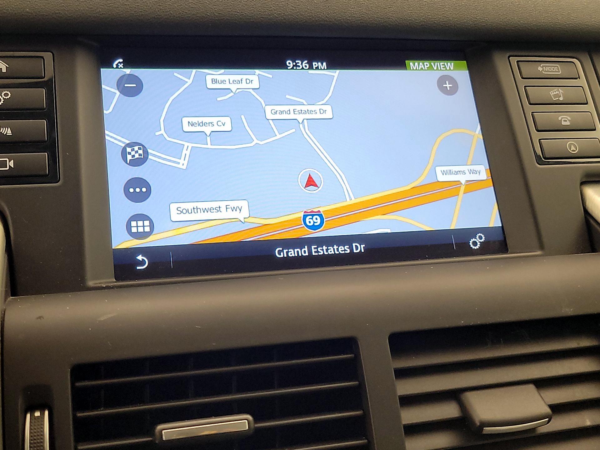 Thumbnail: 2017 Land Rover Discovery Sport - 14