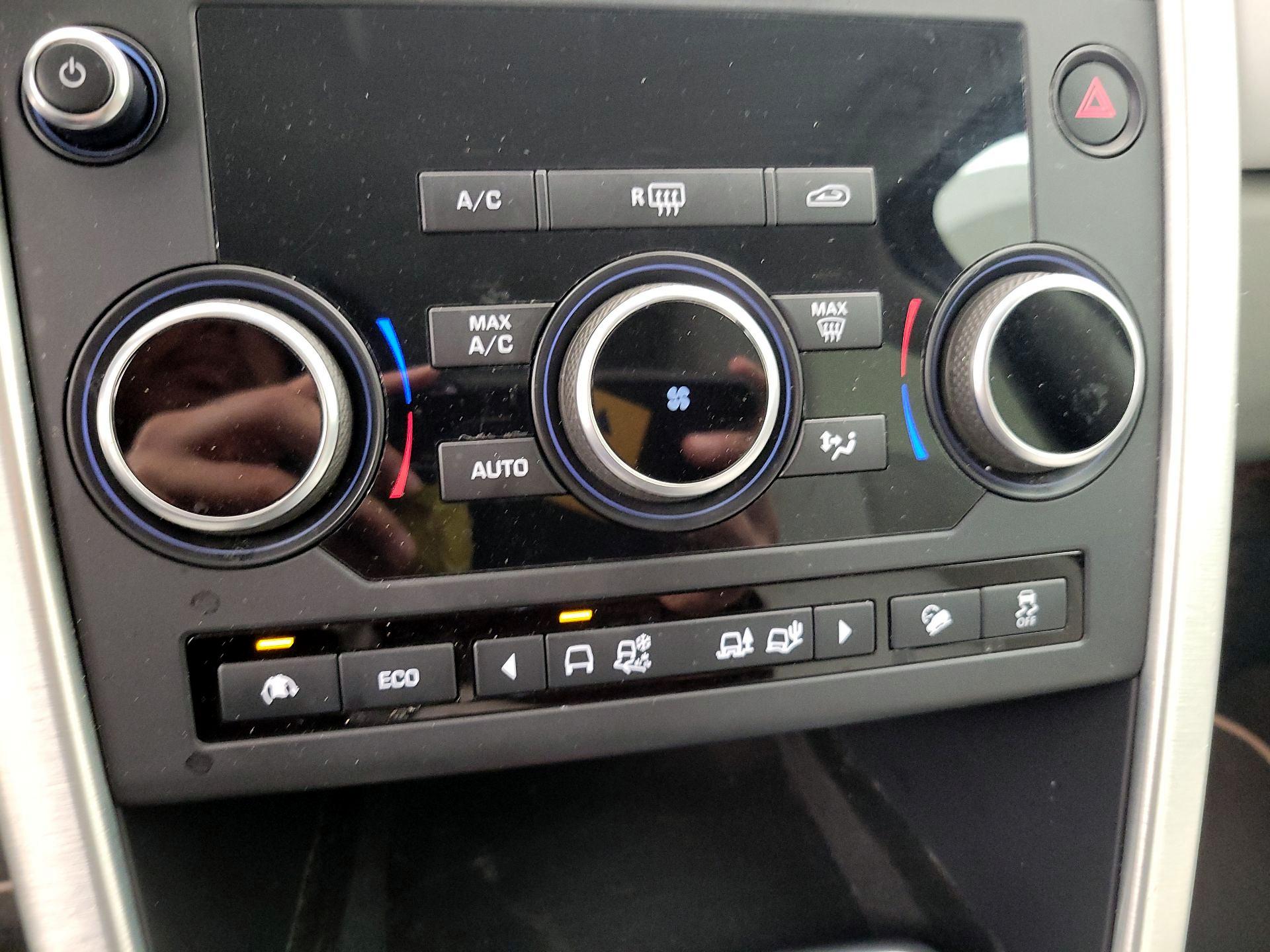 Thumbnail: 2017 Land Rover Discovery Sport - 17