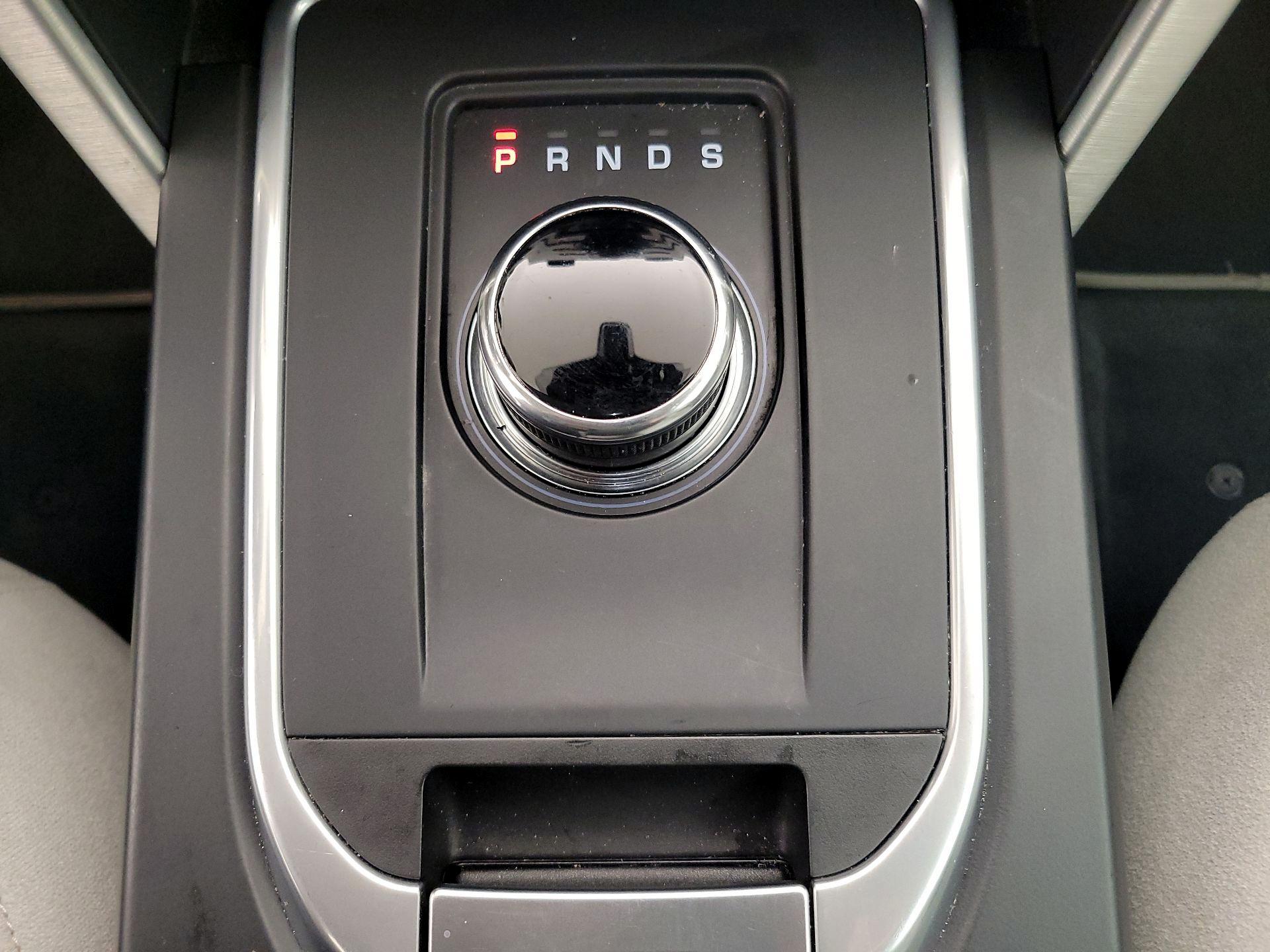 Thumbnail: 2017 Land Rover Discovery Sport - 18