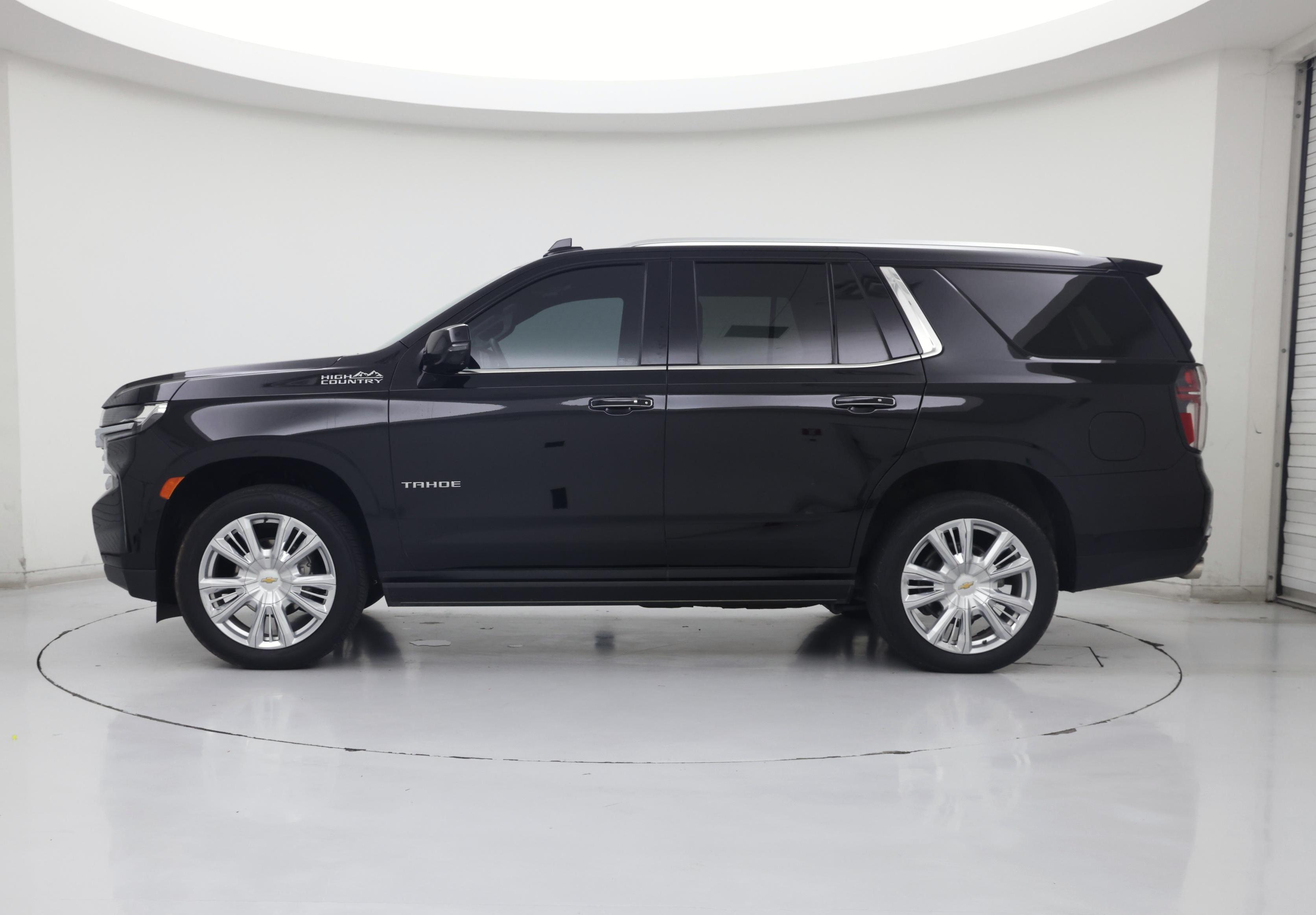 Thumbnail: 2023 Chevrolet Tahoe - 3