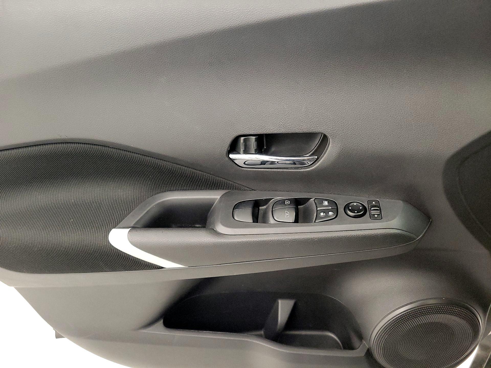 Thumbnail: 2021 Nissan Kicks - 12