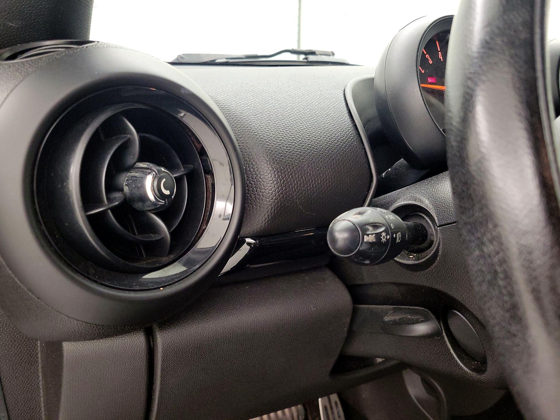 Thumbnail: 2015 MINI Cooper Countryman - 13