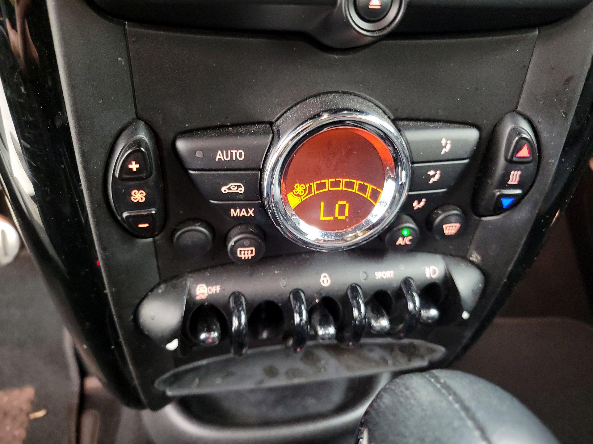 Thumbnail: 2015 MINI Cooper Countryman - 15