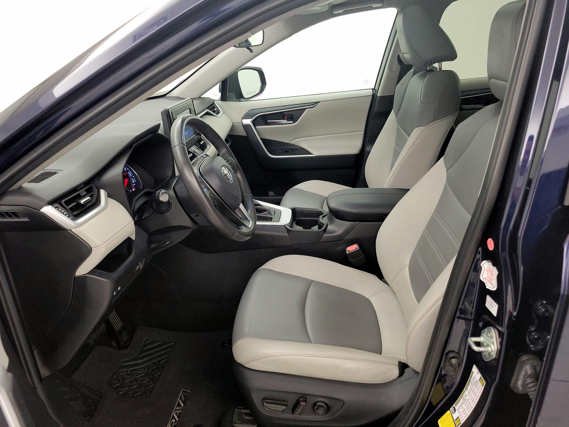 Thumbnail: 2020 Toyota RAV4 - 11